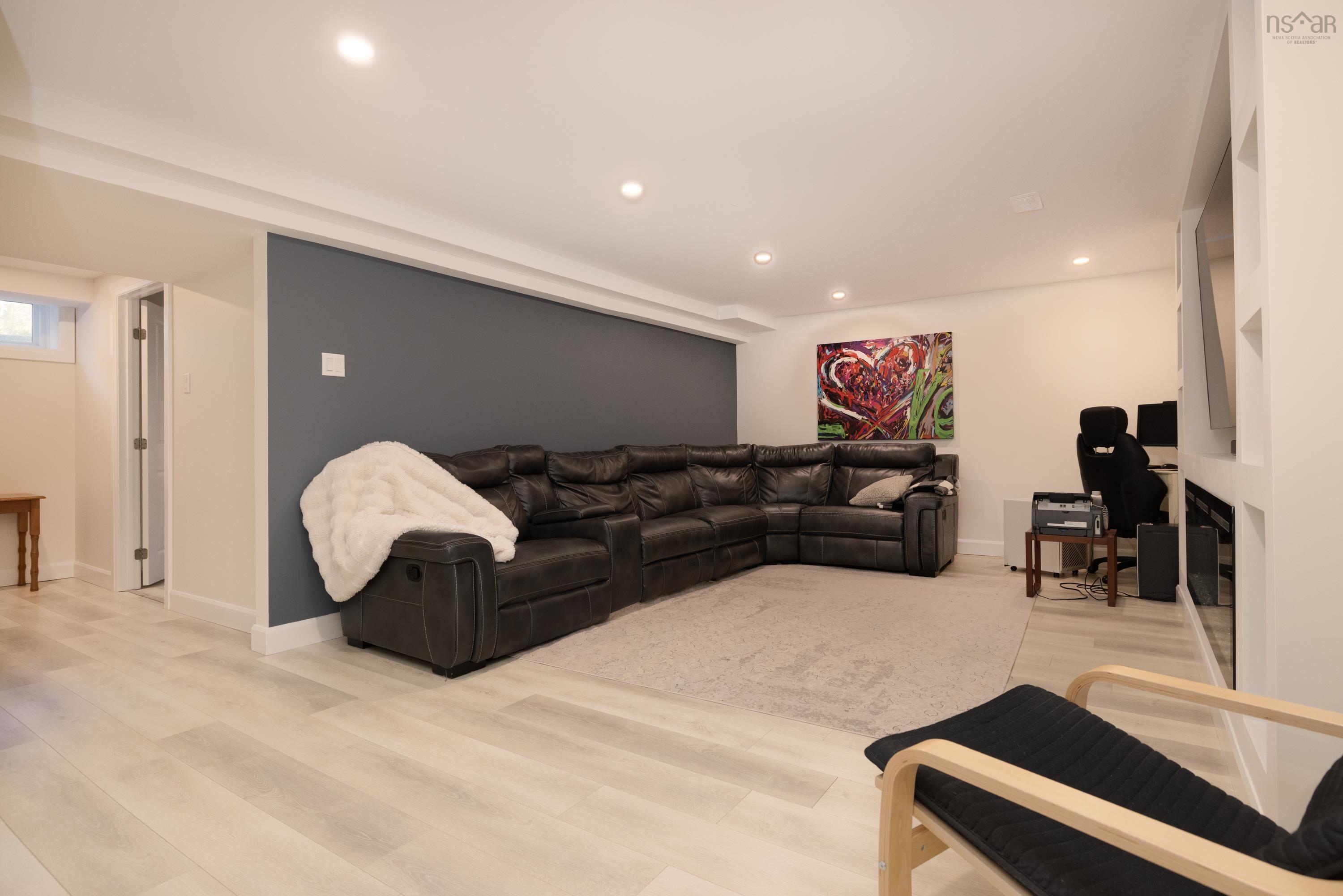 $999,900.00: 55 Peregrine Crescent, Bedford