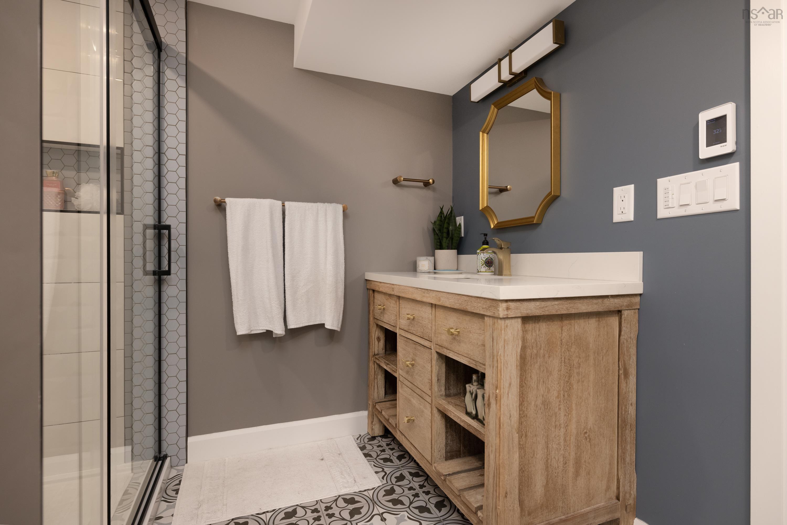 $999,900.00: 55 Peregrine Crescent, Bedford