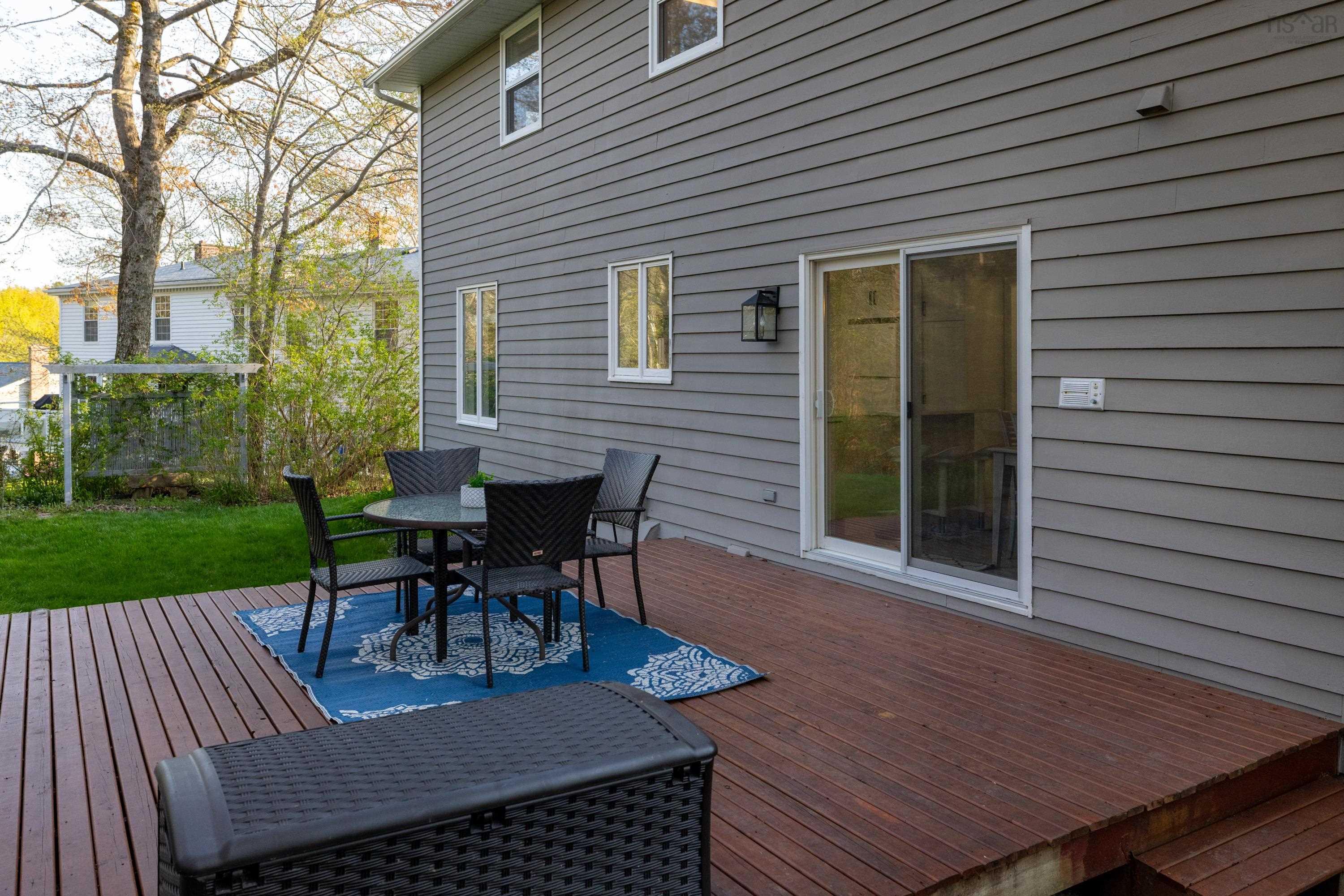 $999,900.00: 55 Peregrine Crescent, Bedford