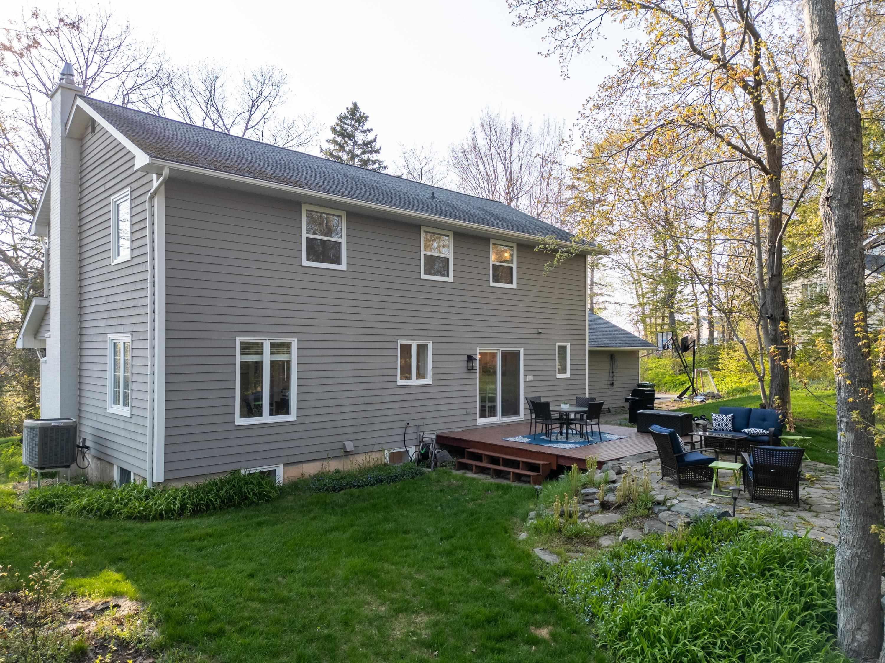 $999,900.00: 55 Peregrine Crescent, Bedford
