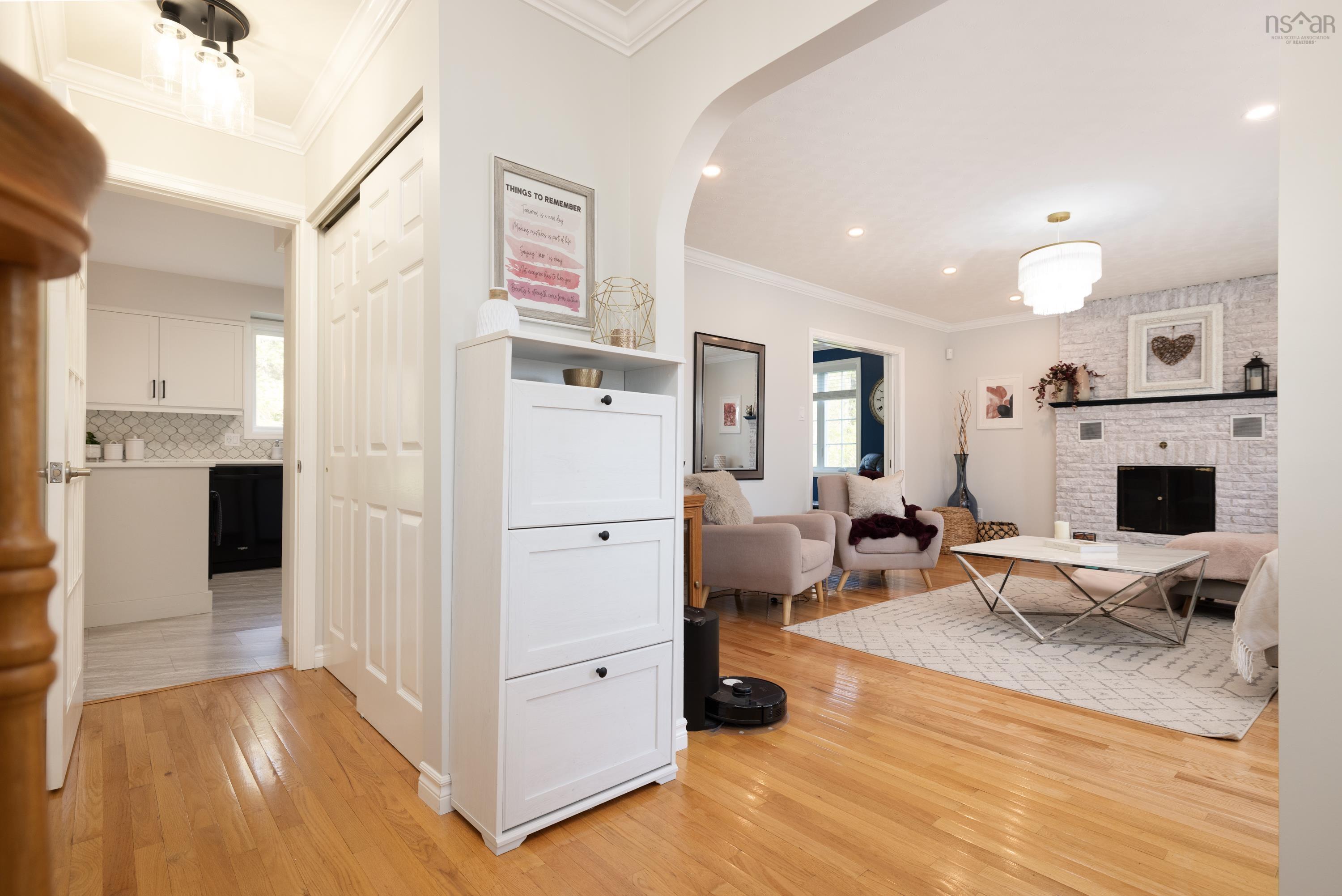 $999,900.00: 55 Peregrine Crescent, Bedford