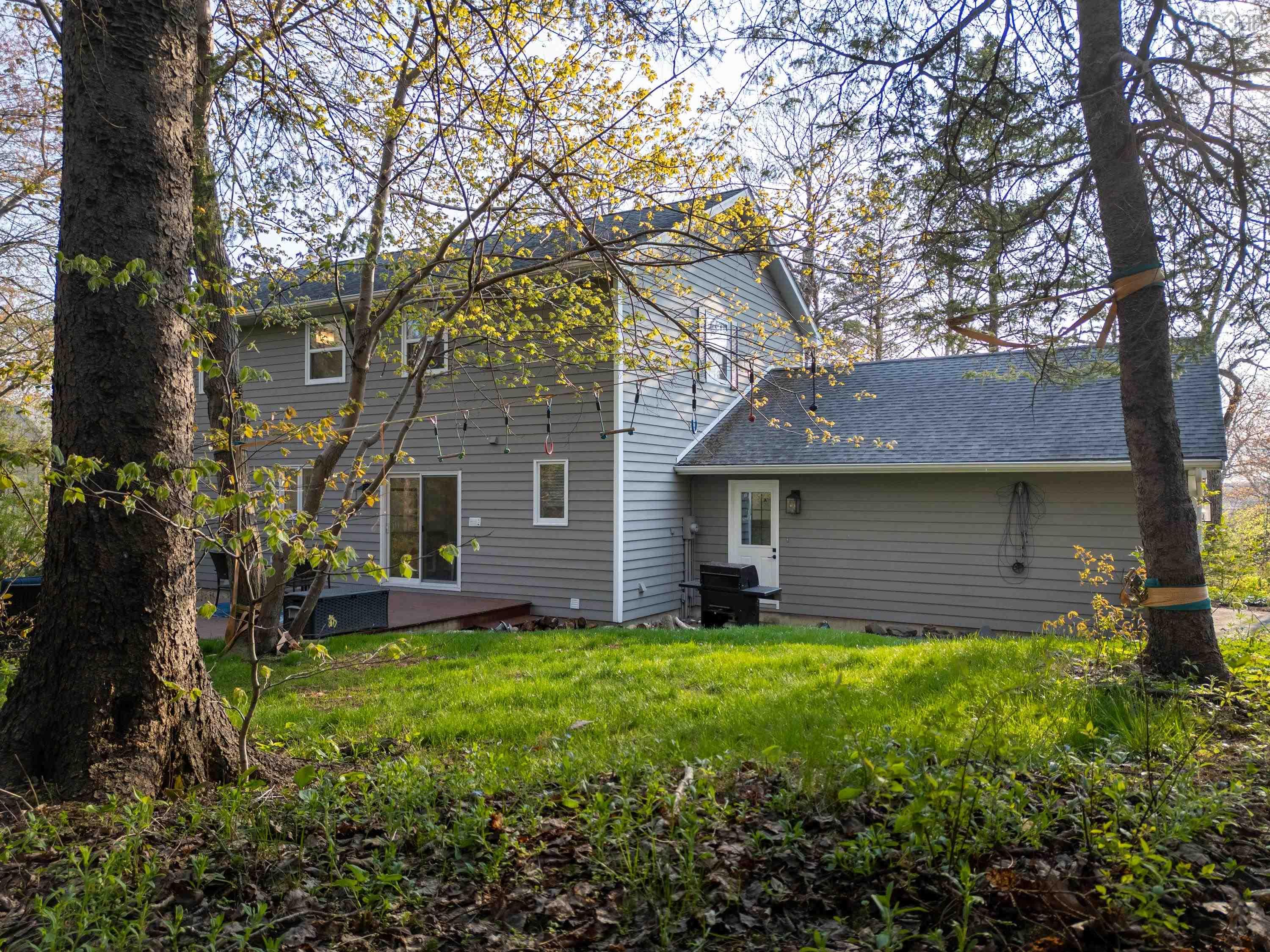 $999,900.00: 55 Peregrine Crescent, Bedford