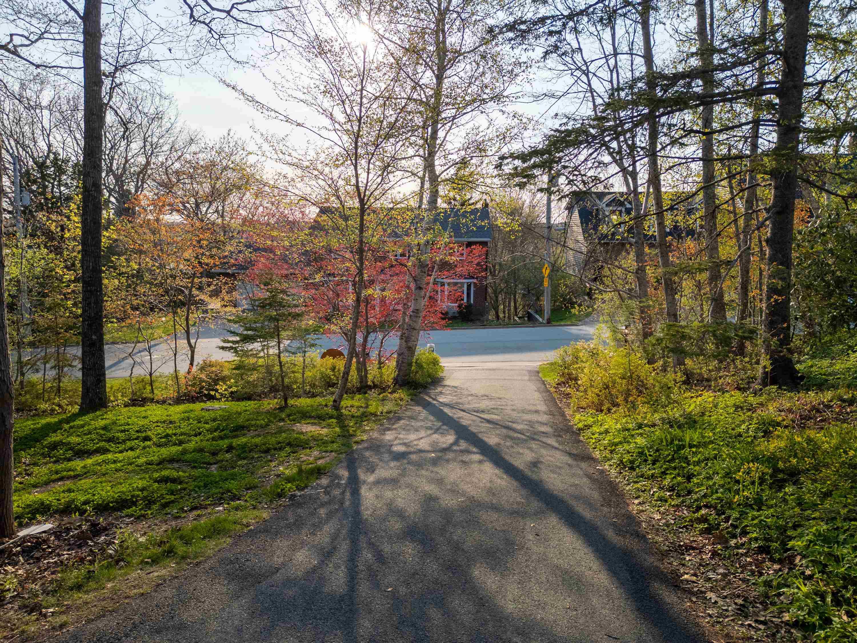 $999,900.00: 55 Peregrine Crescent, Bedford