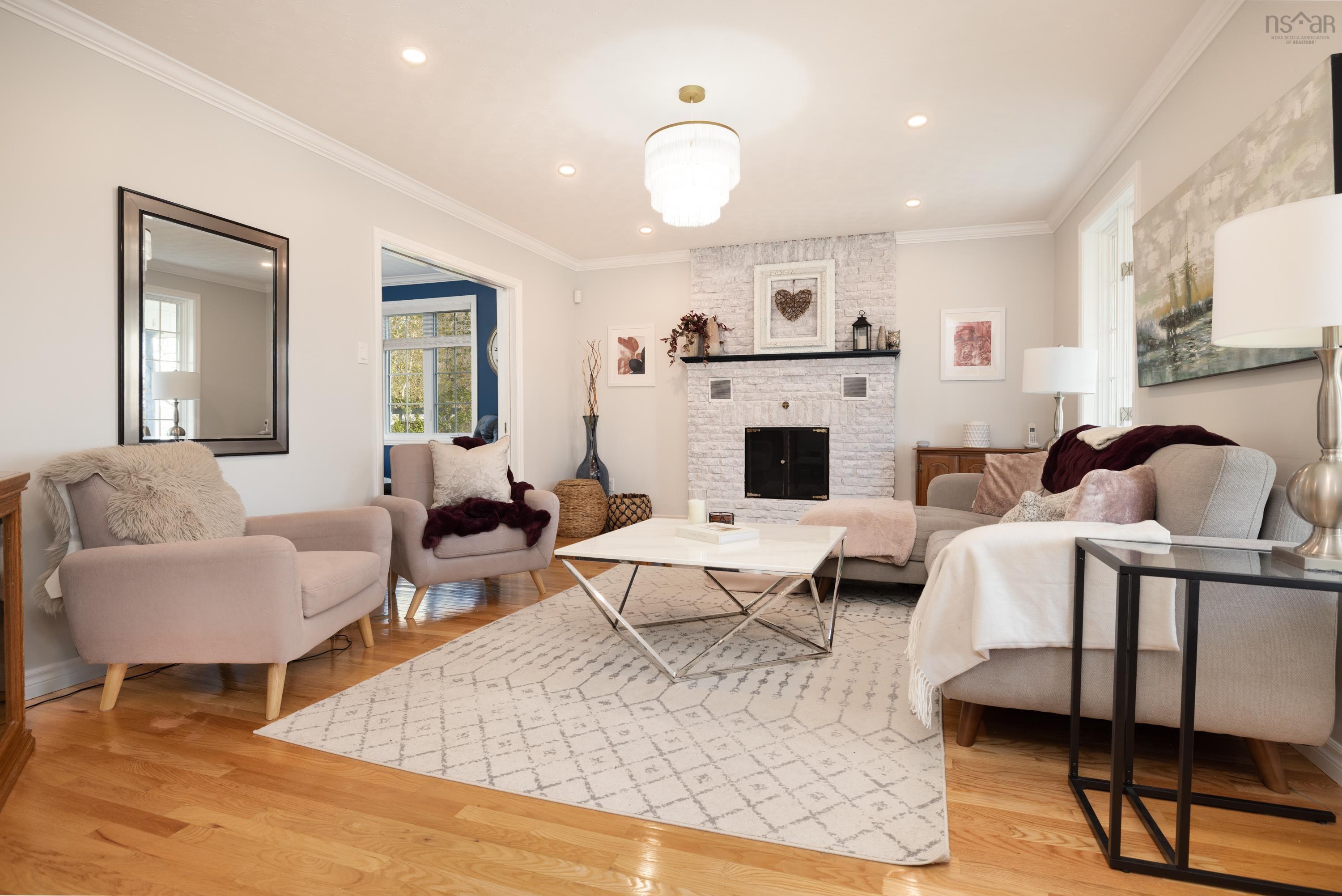 $999,900.00: 55 Peregrine Crescent, Bedford