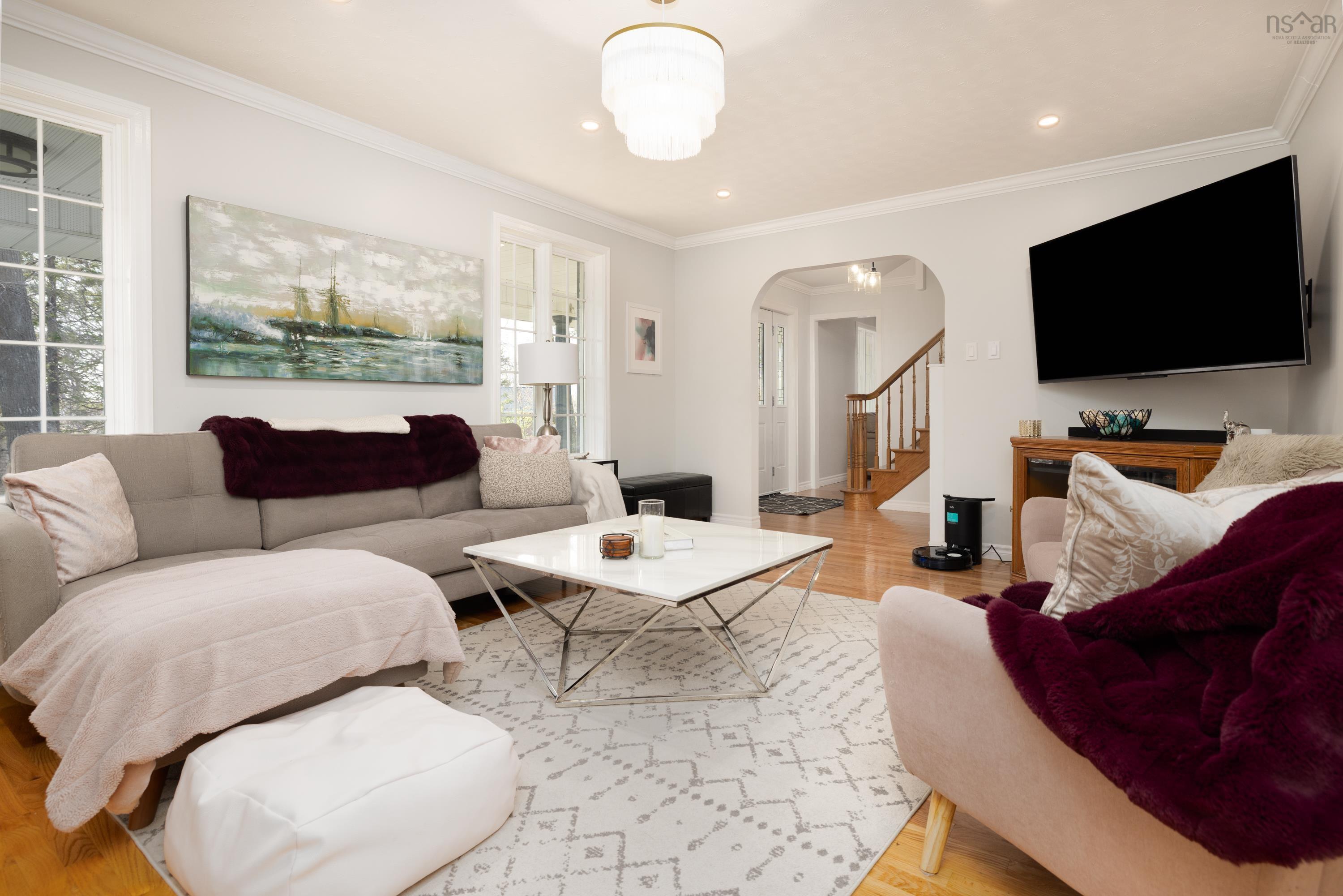 $999,900.00: 55 Peregrine Crescent, Bedford