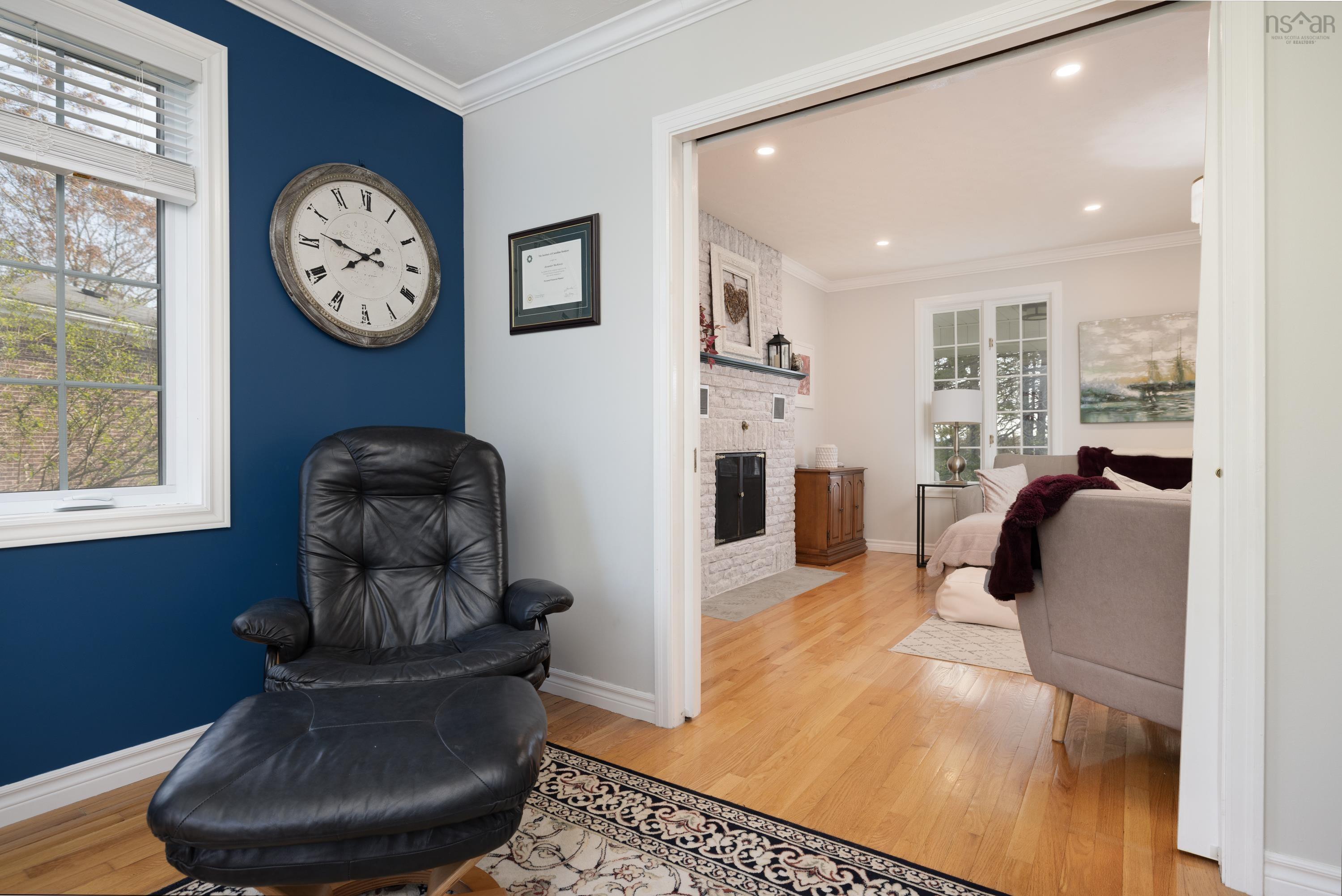 $999,900.00: 55 Peregrine Crescent, Bedford