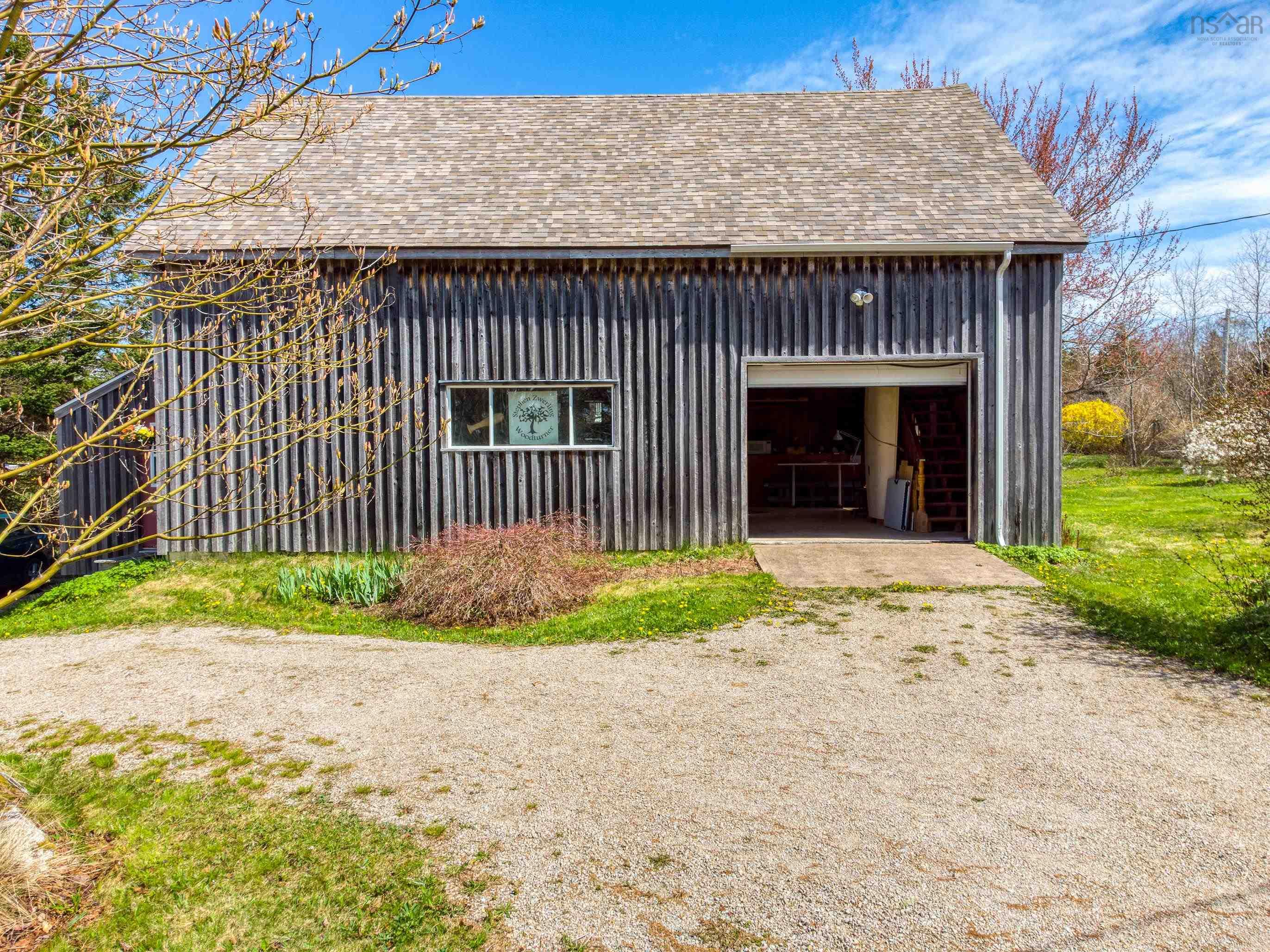 $899,900.00: 19 Stevens Road, Boutiliers Point