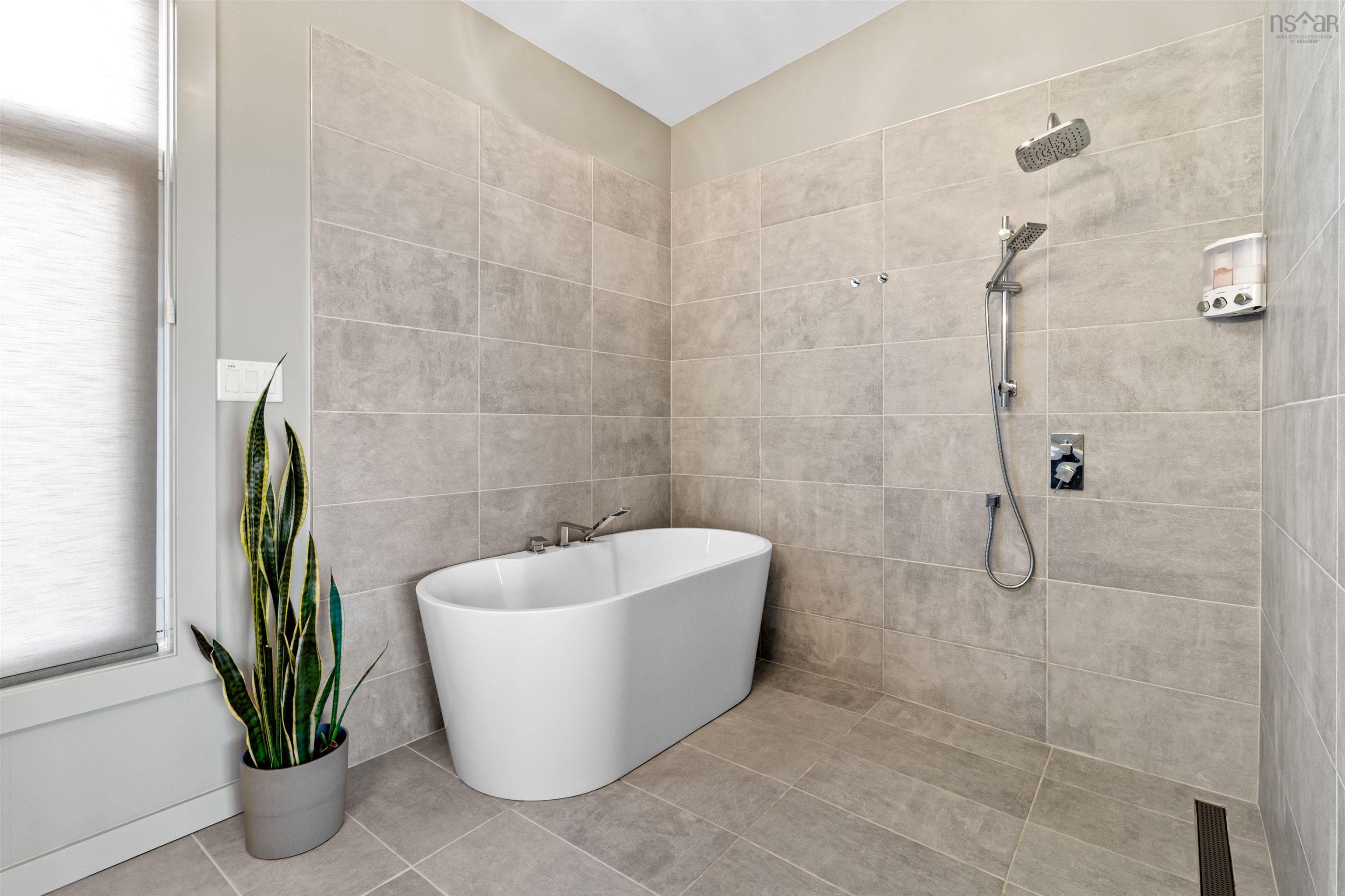 $785,000.00: 110 Kaakwogook Way, Clam Bay