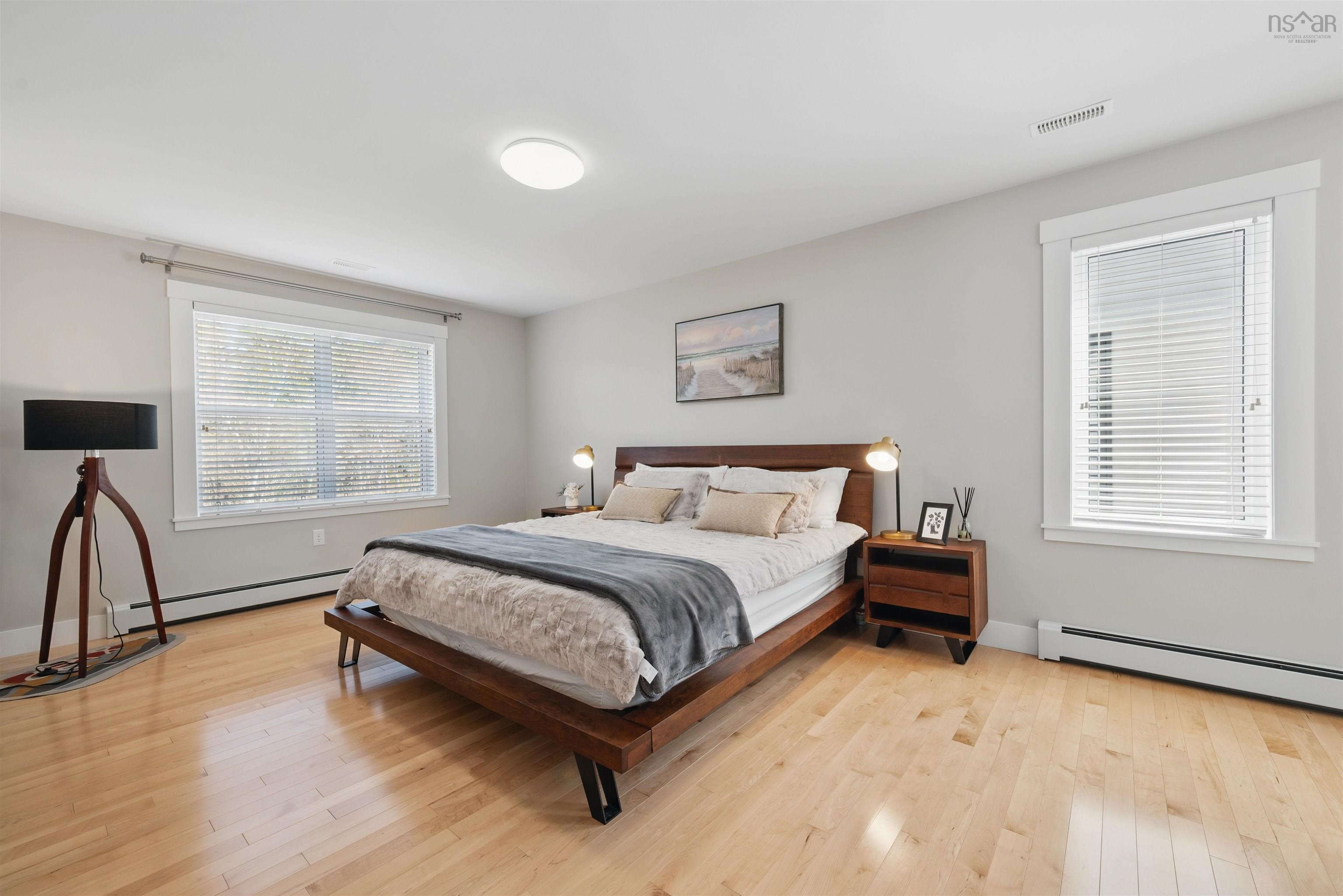 $1,119,000.00: 182 Amesbury Gate, Bedford