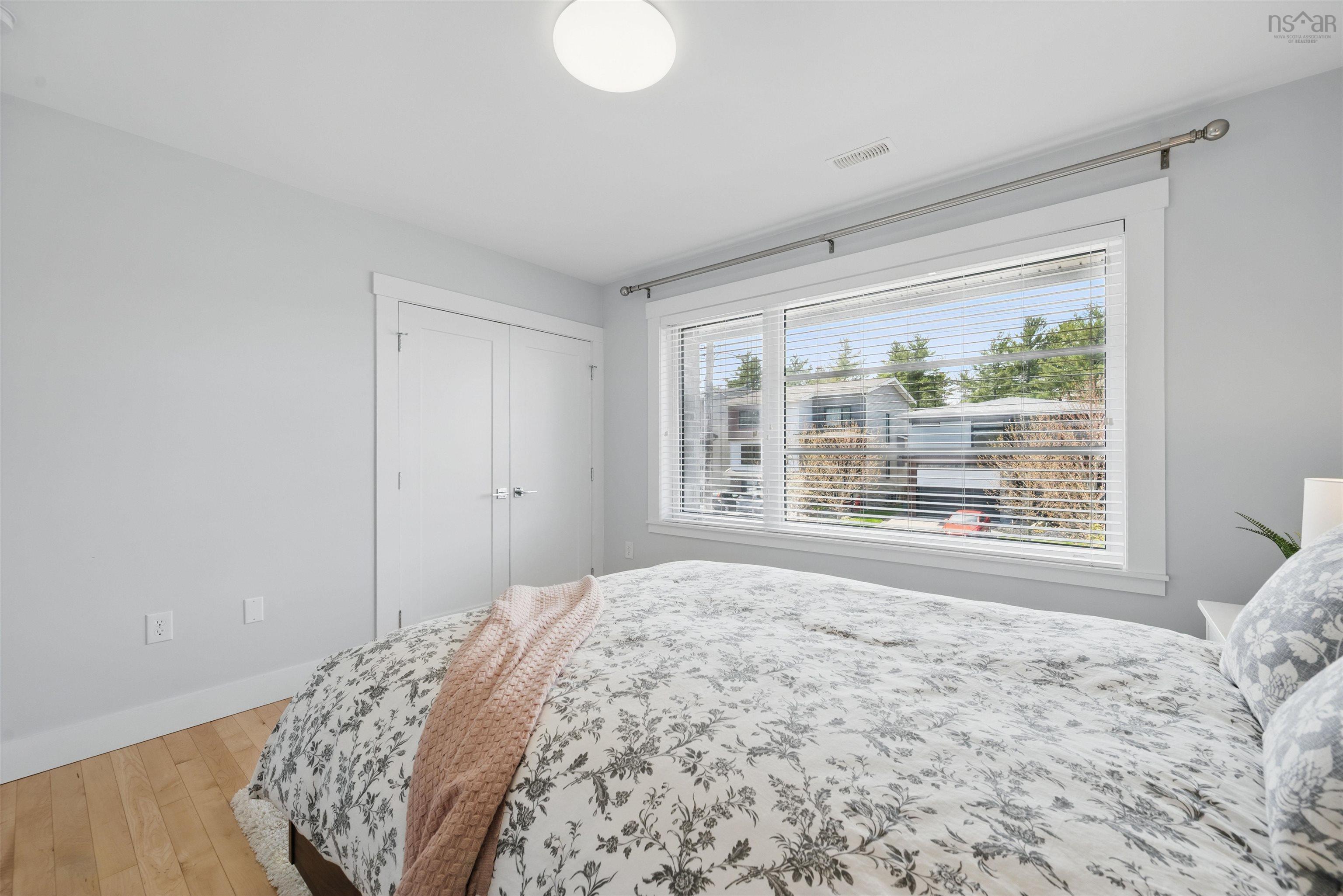 $1,119,000.00: 182 Amesbury Gate, Bedford