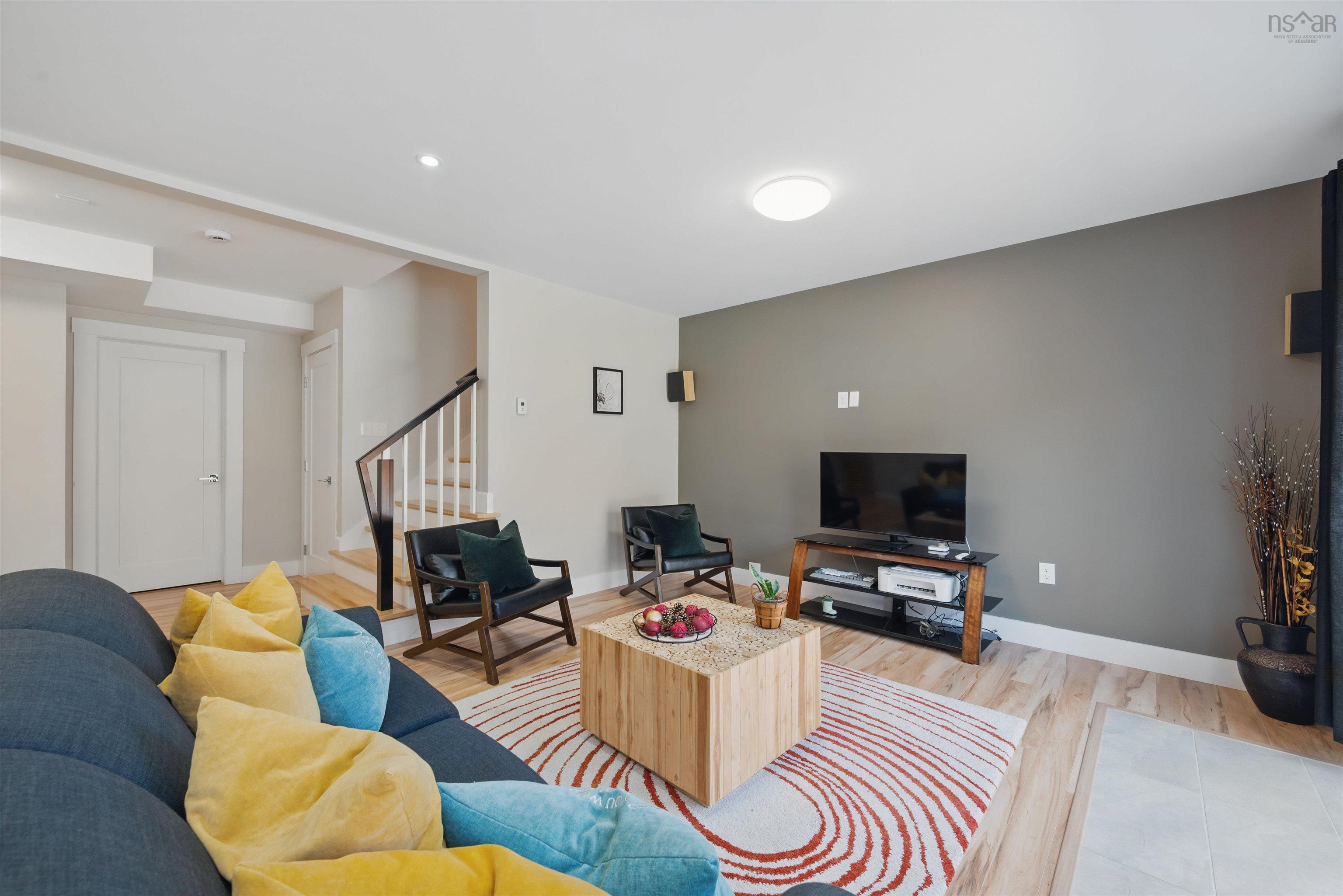 $1,119,000.00: 182 Amesbury Gate, Bedford