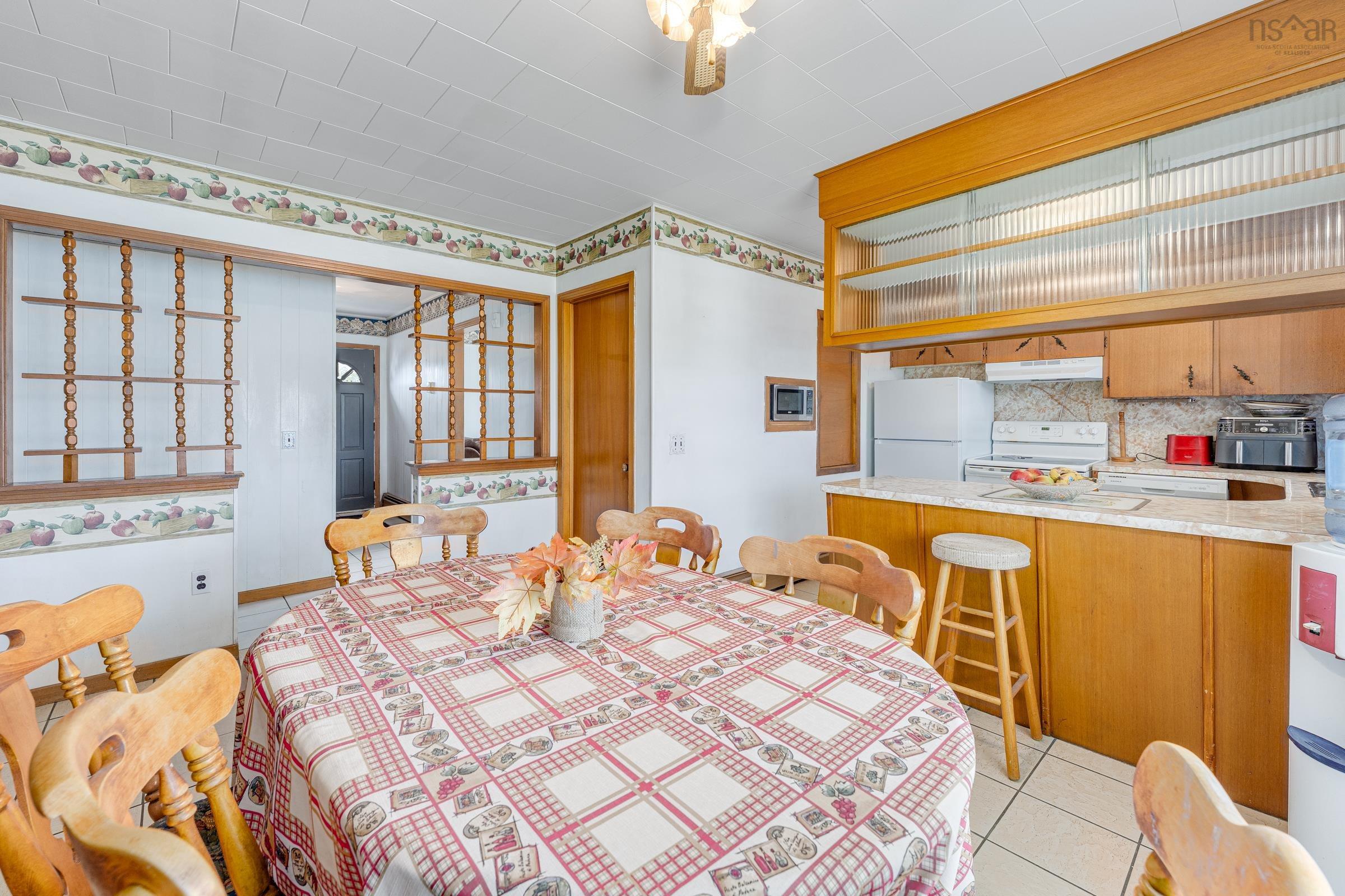 $325,000.00: 9490 Highway 1, Lower Saulnierville