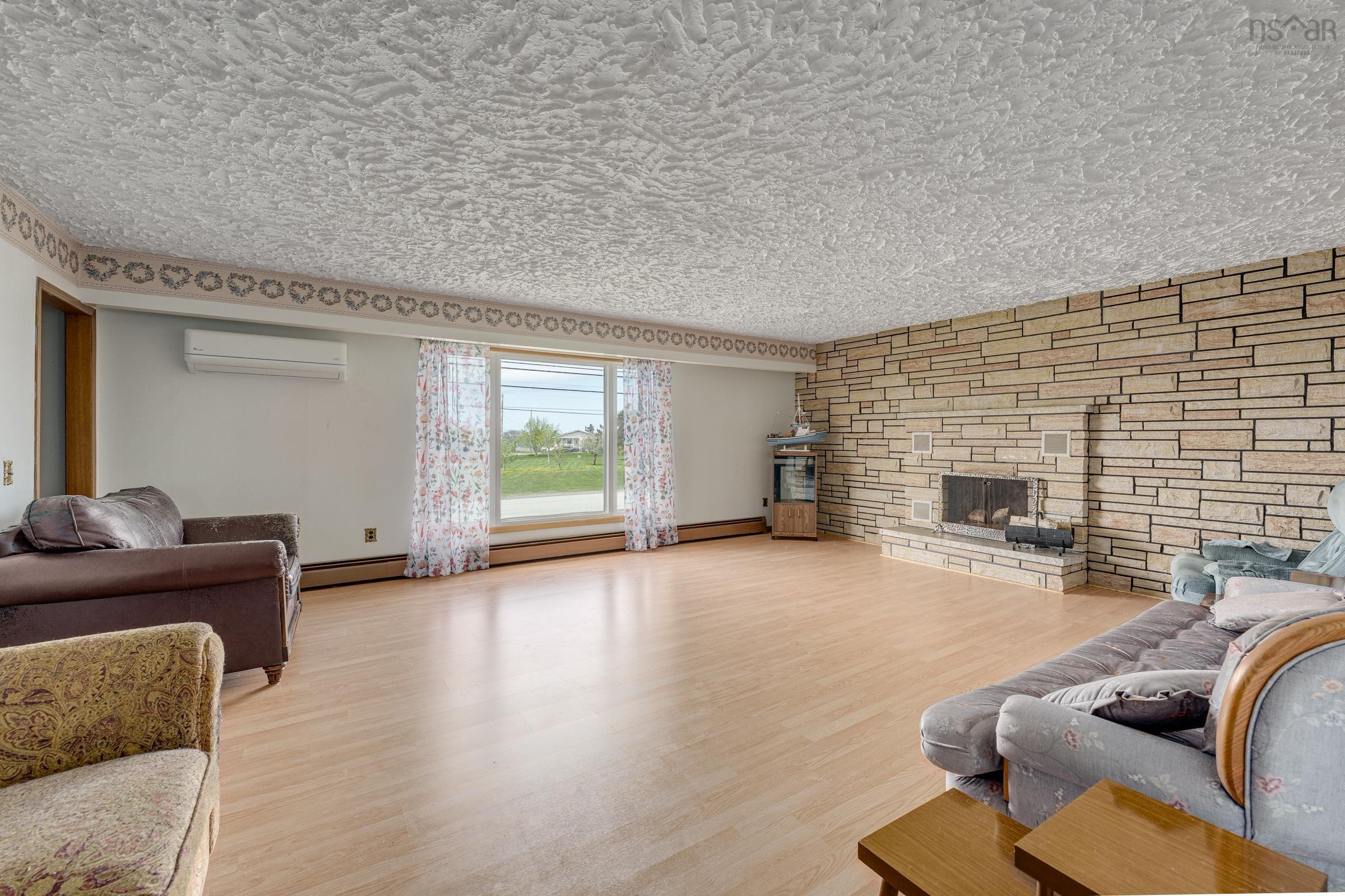 $325,000.00: 9490 Highway 1, Lower Saulnierville