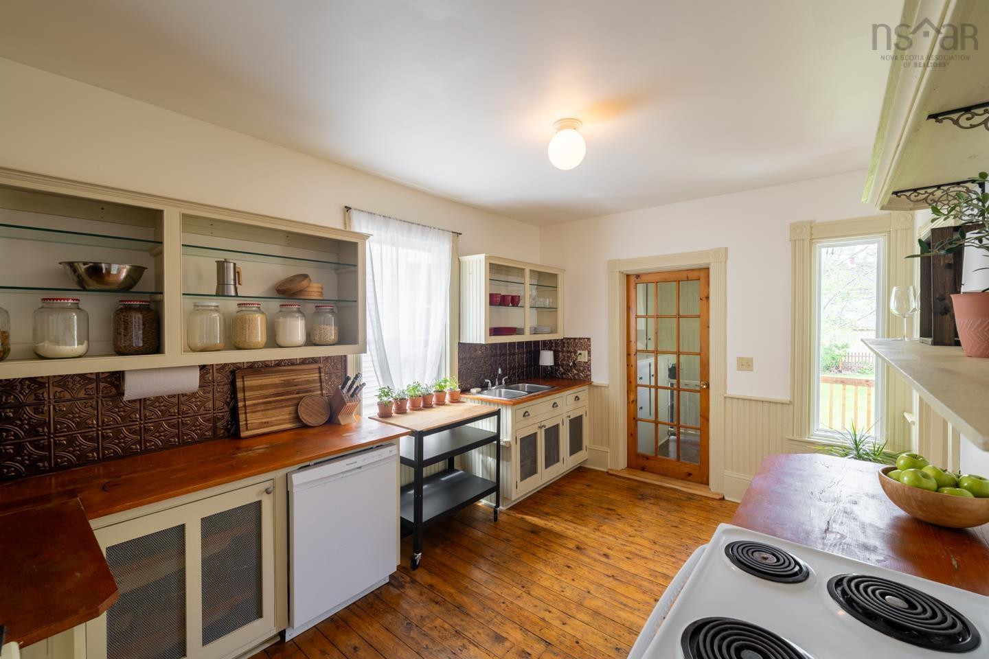 $349,900.00: 166 Victoria Street, Windsor