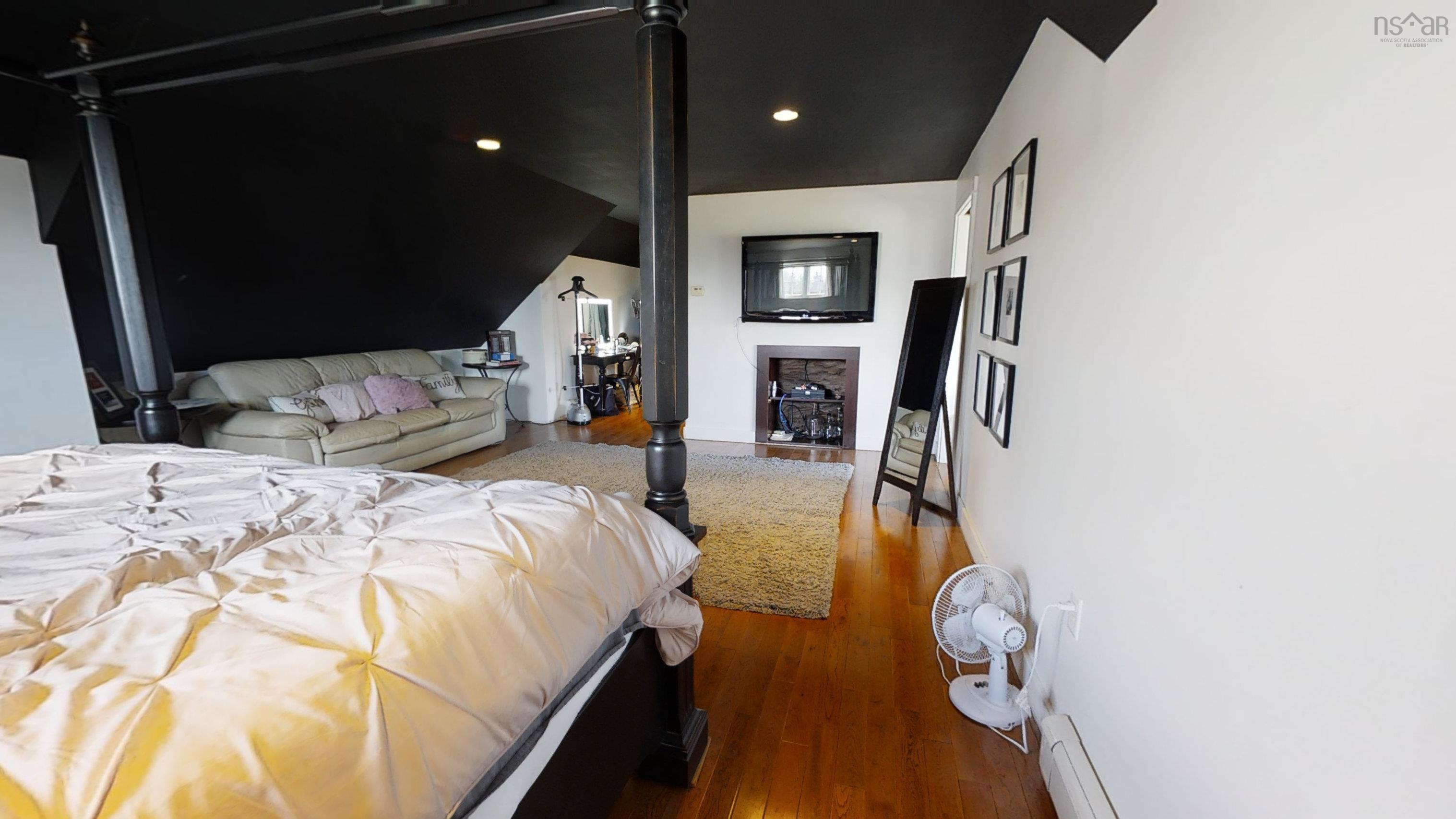 $779,000.00: 6346 Highway 221, Lakeville