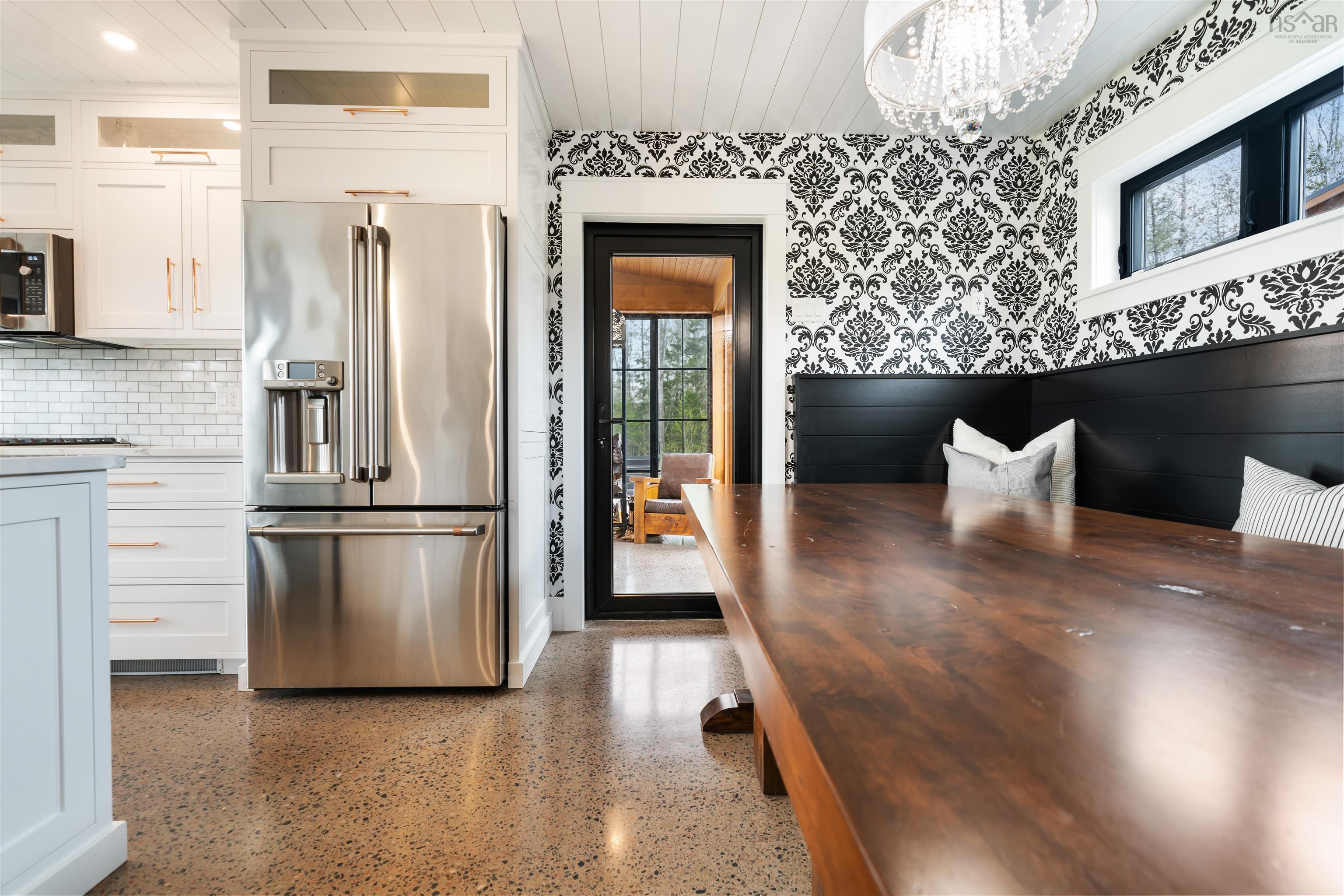 $1,200,000.00: 185 Blackberry Lane, Mattatall Lake