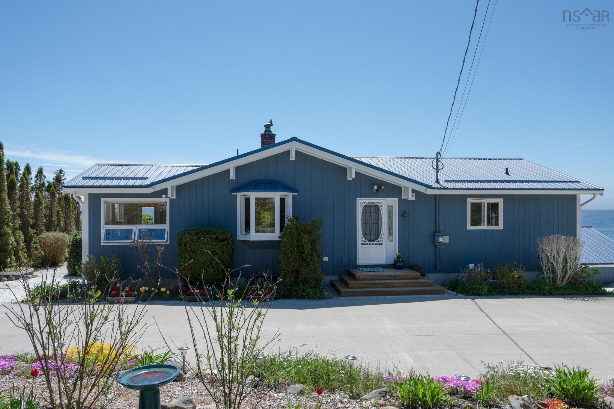 $899,900.00: 1904 Sandy Point Road, Sandy Point