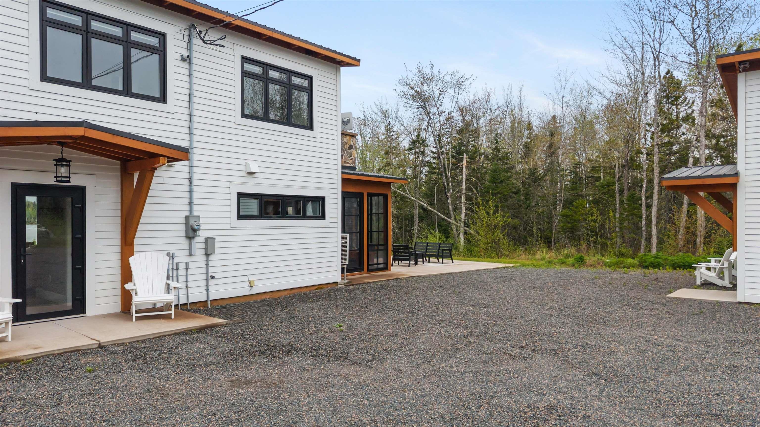 $1,200,000.00: 185 Blackberry Lane, Mattatall Lake