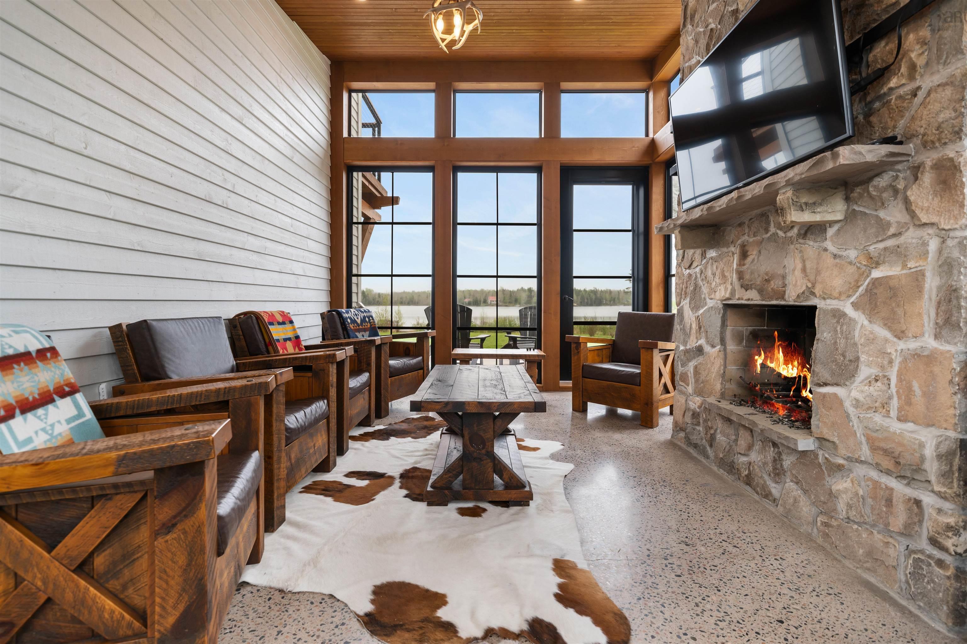 $1,200,000.00: 185 Blackberry Lane, Mattatall Lake