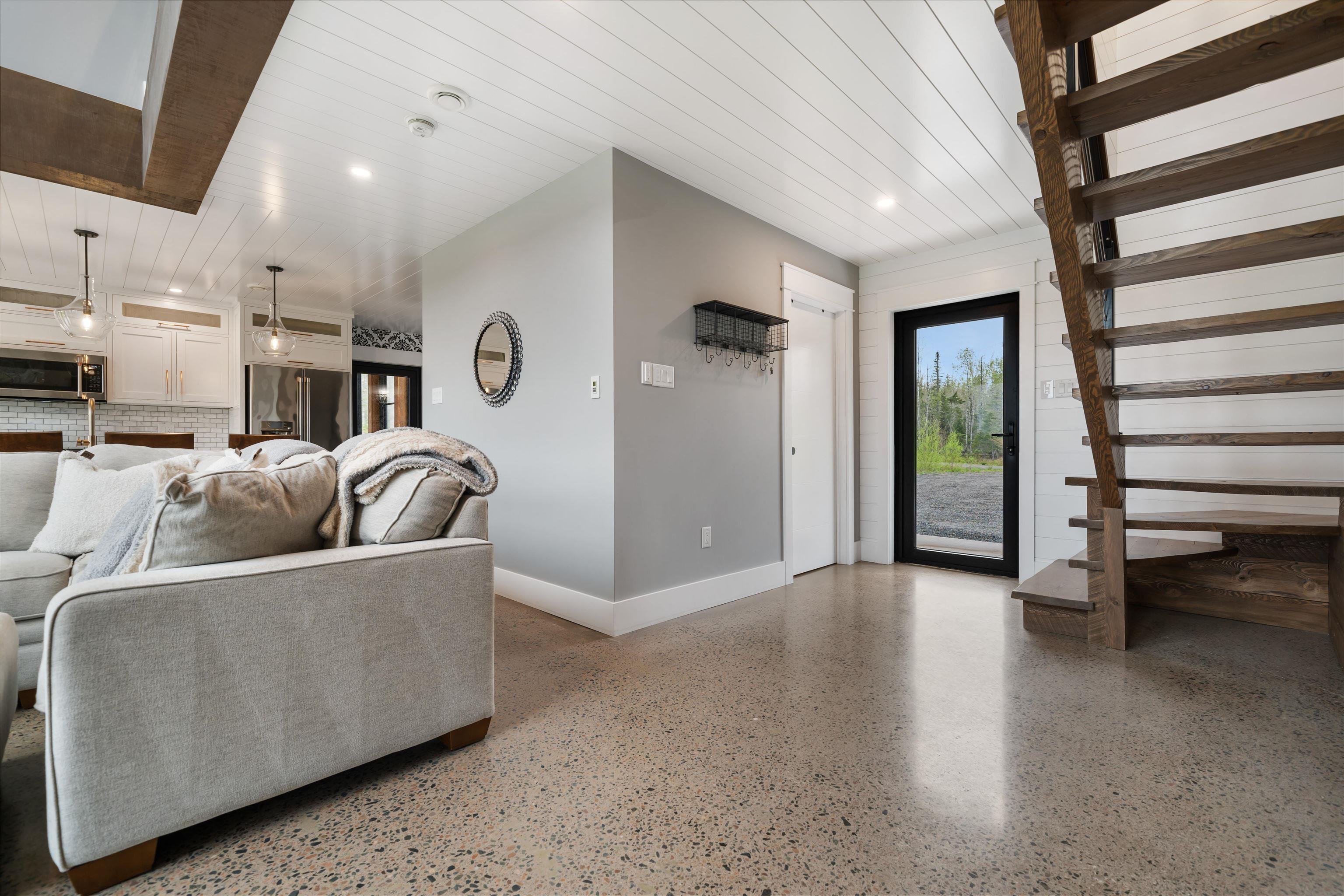 $1,200,000.00: 185 Blackberry Lane, Mattatall Lake