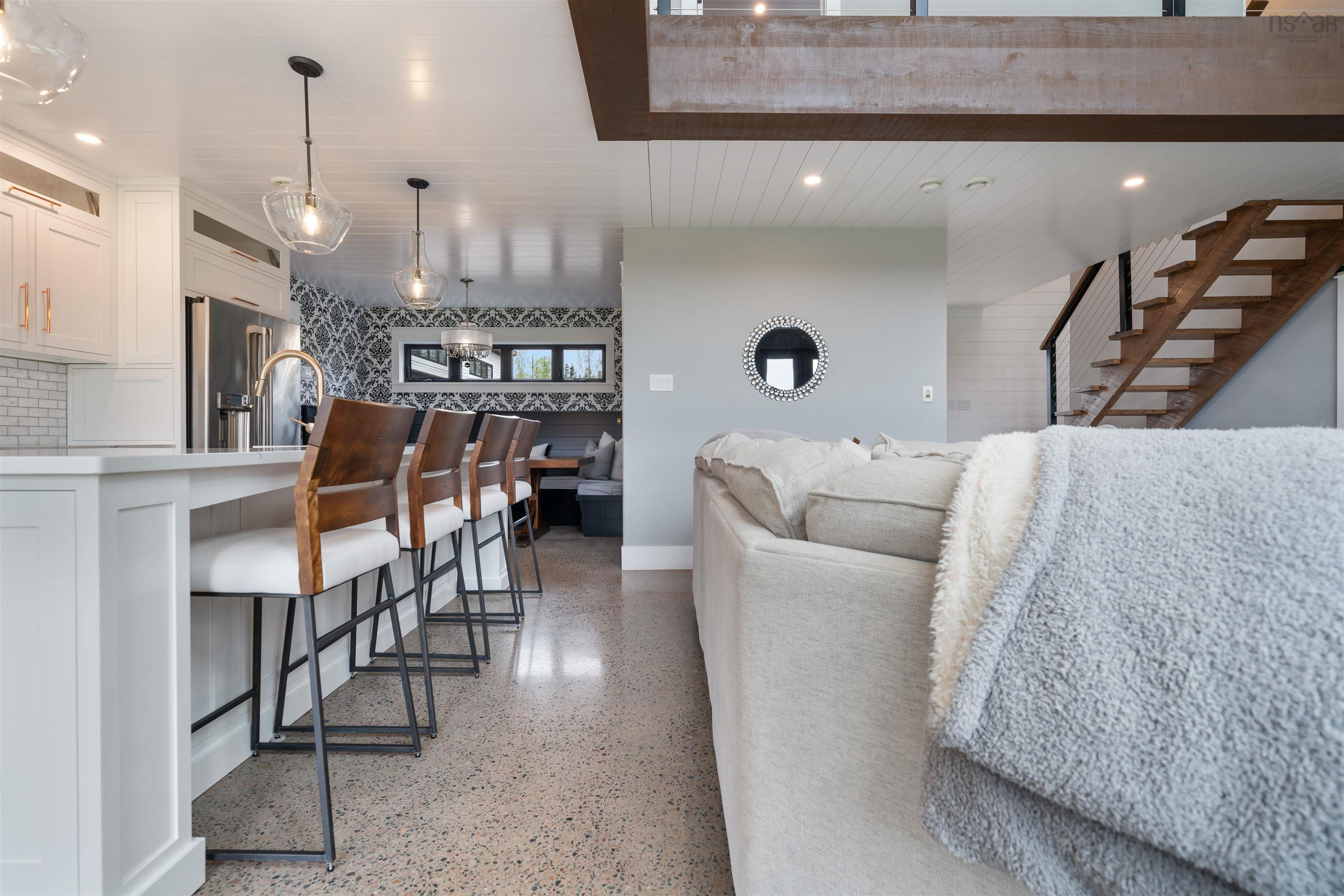 $1,200,000.00: 185 Blackberry Lane, Mattatall Lake