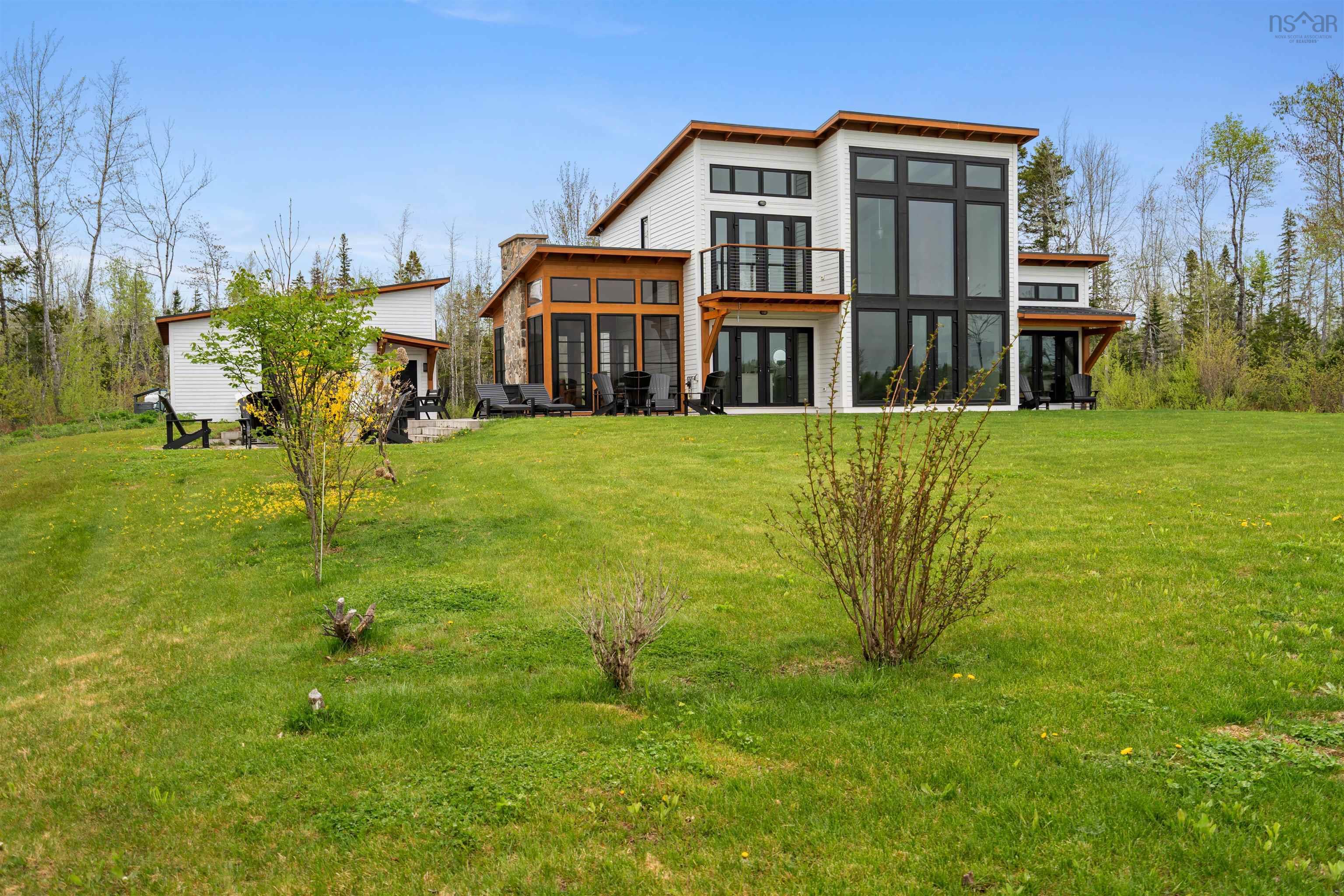 $1,200,000.00: 185 Blackberry Lane, Mattatall Lake
