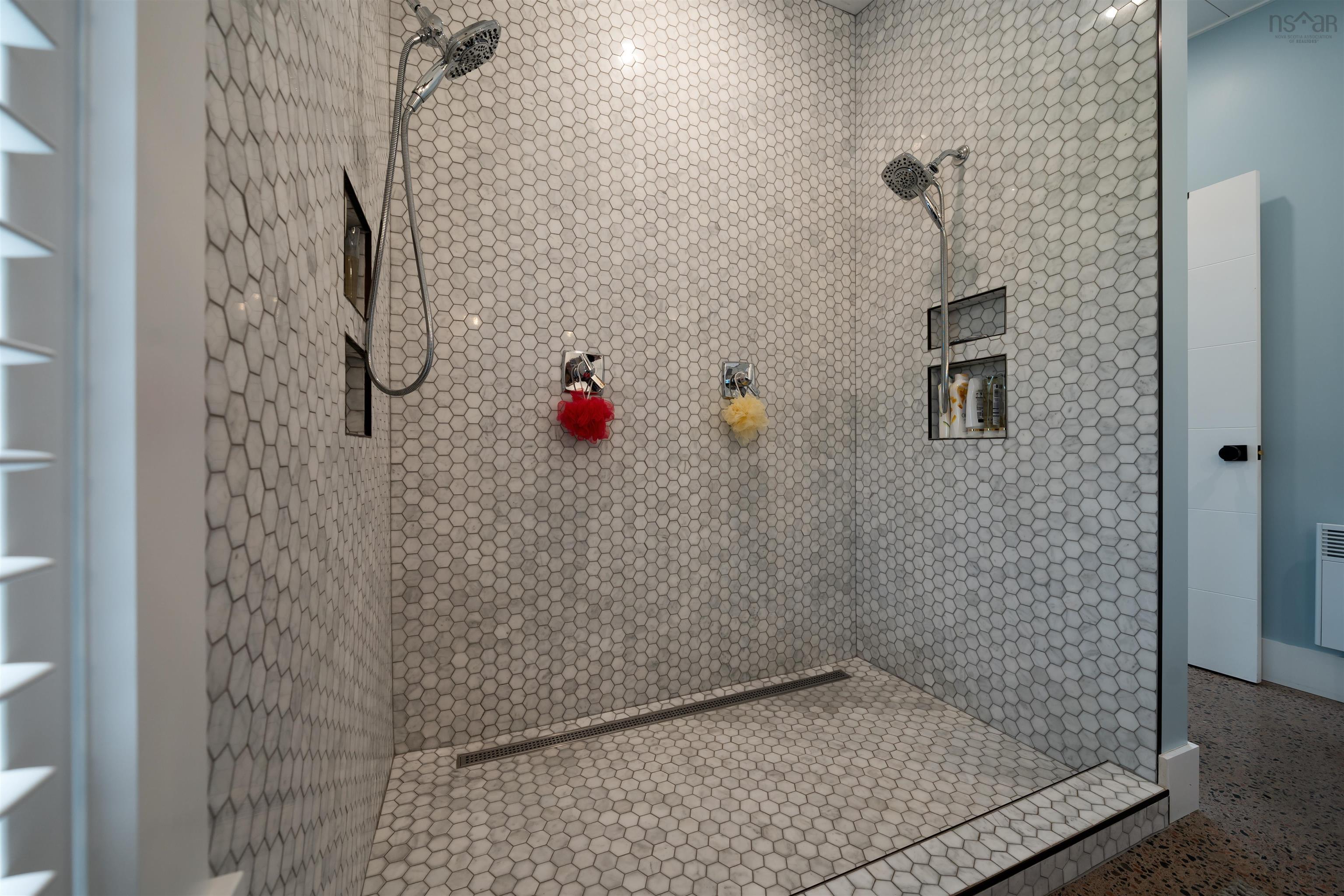 $1,200,000.00: 185 Blackberry Lane, Mattatall Lake