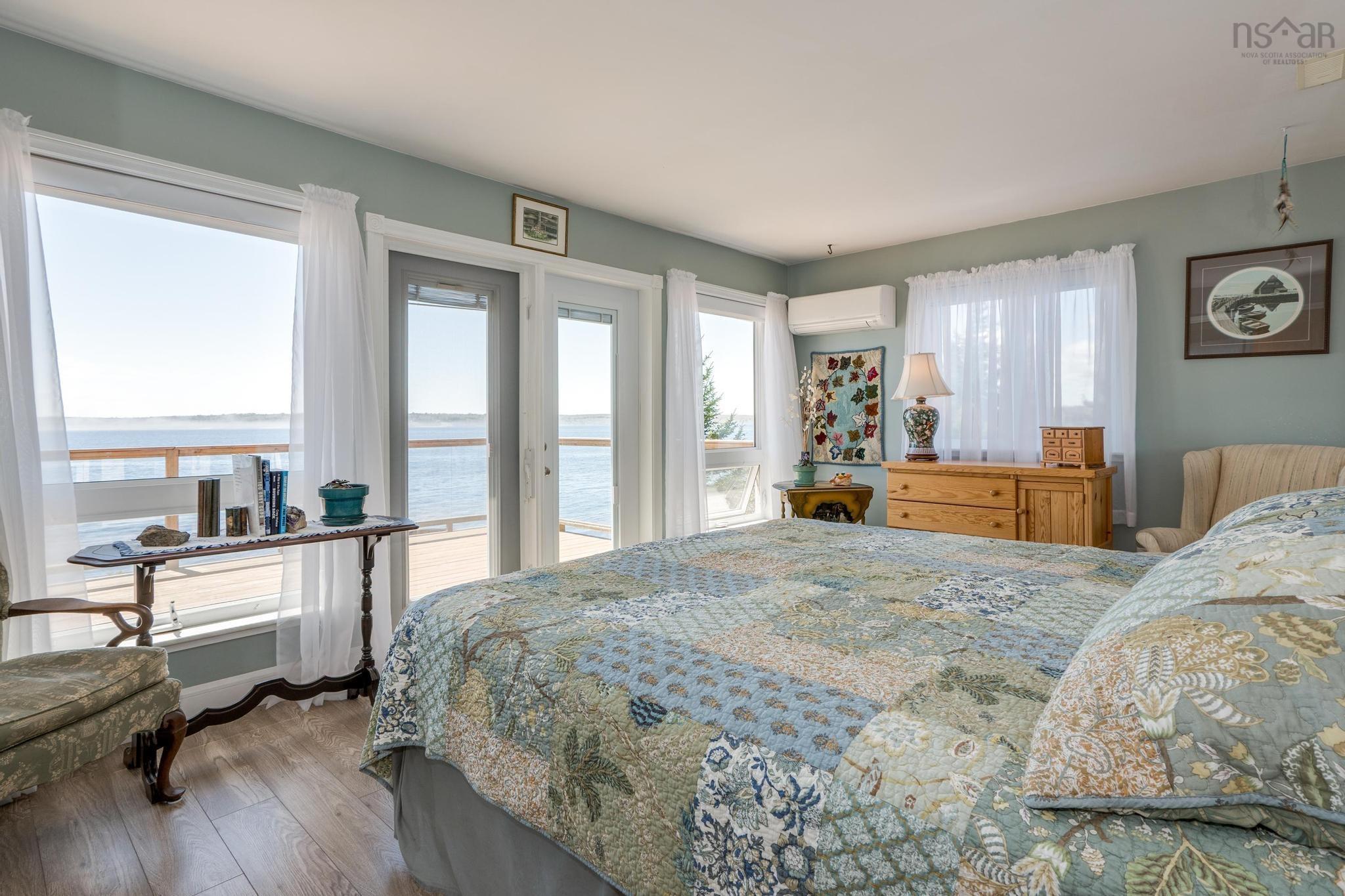 $899,900.00: 1904 Sandy Point Road, Sandy Point