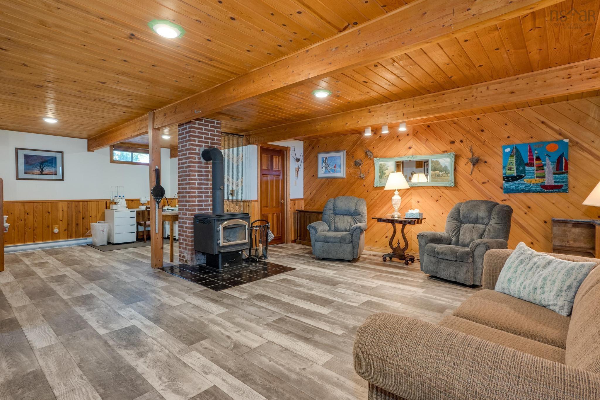 $899,900.00: 1904 Sandy Point Road, Sandy Point