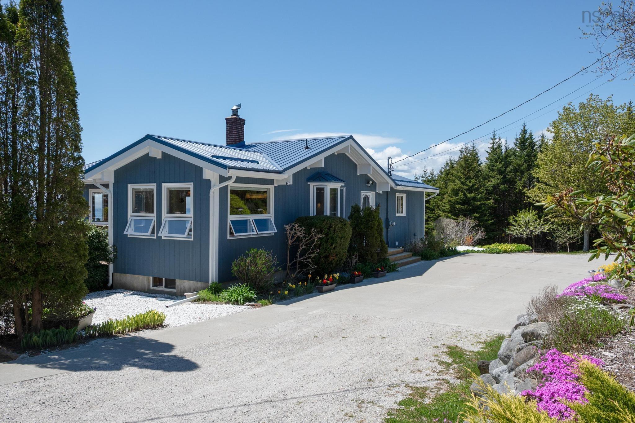 $899,900.00: 1904 Sandy Point Road, Sandy Point