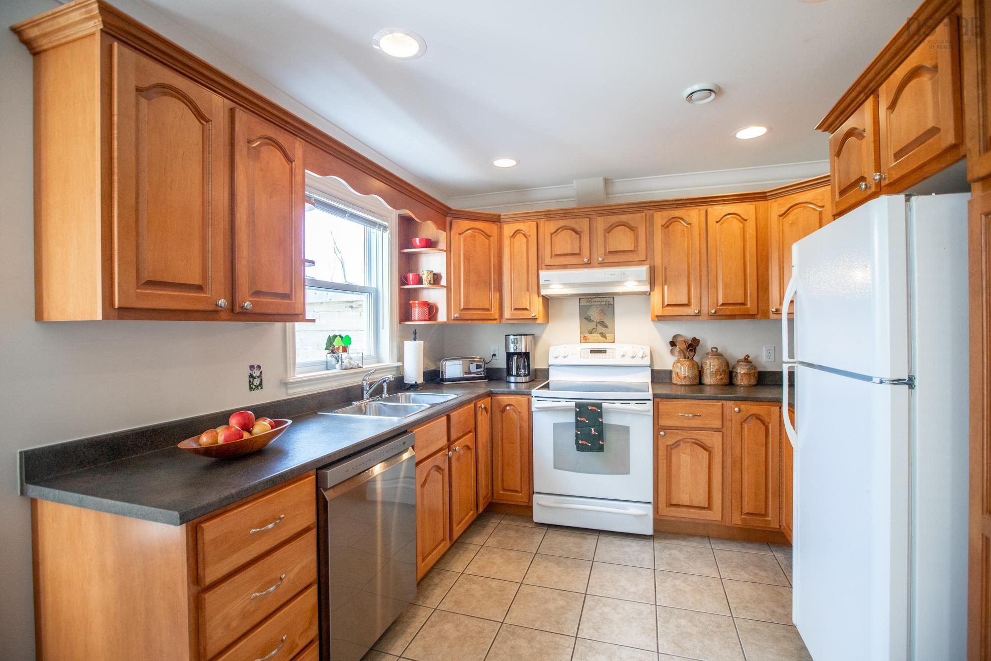 $599,000.00: 61 Fleetview Drive, Halifax