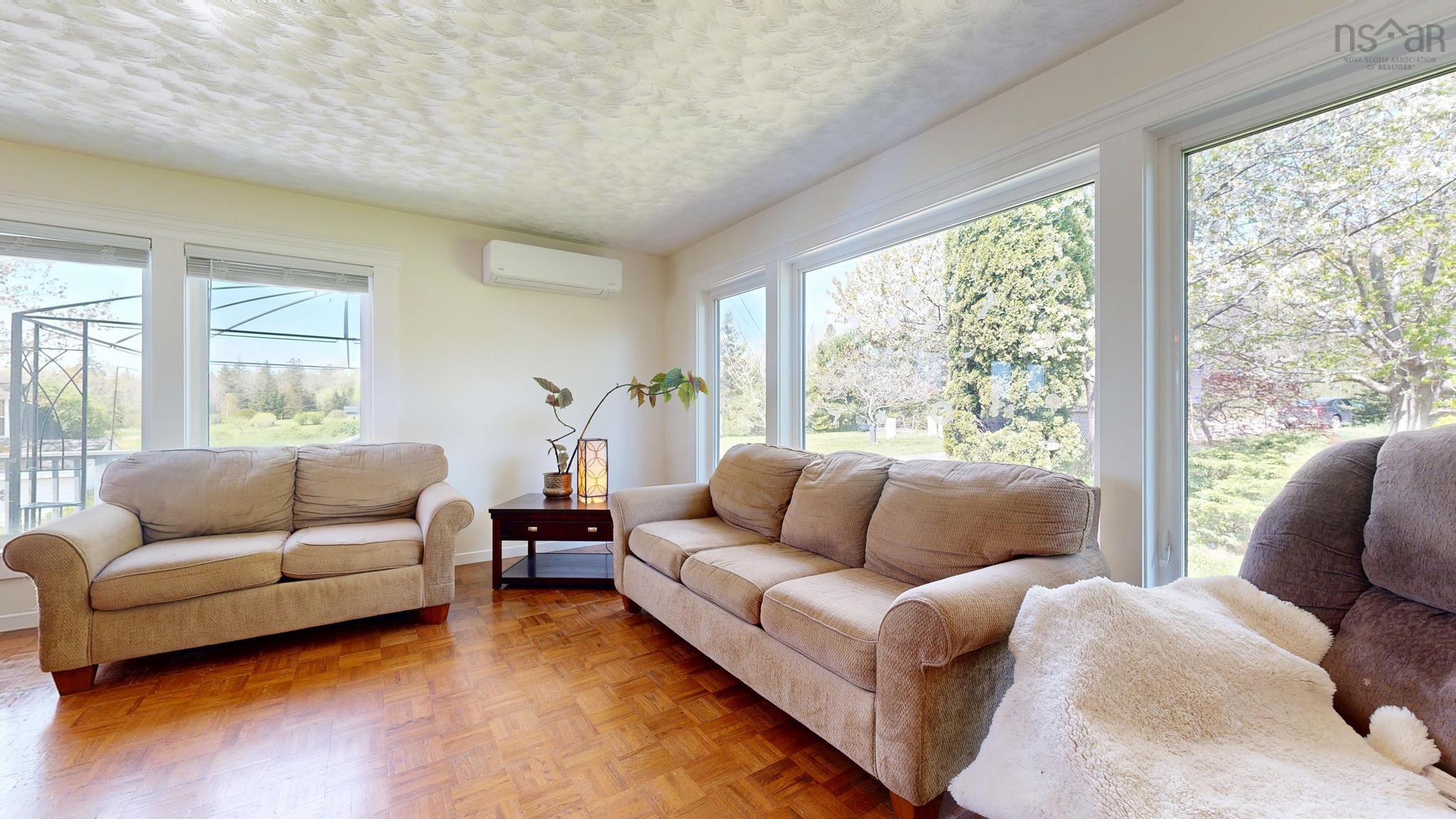 $450,000.00: 104 Clarence Road W, Beaconsfield