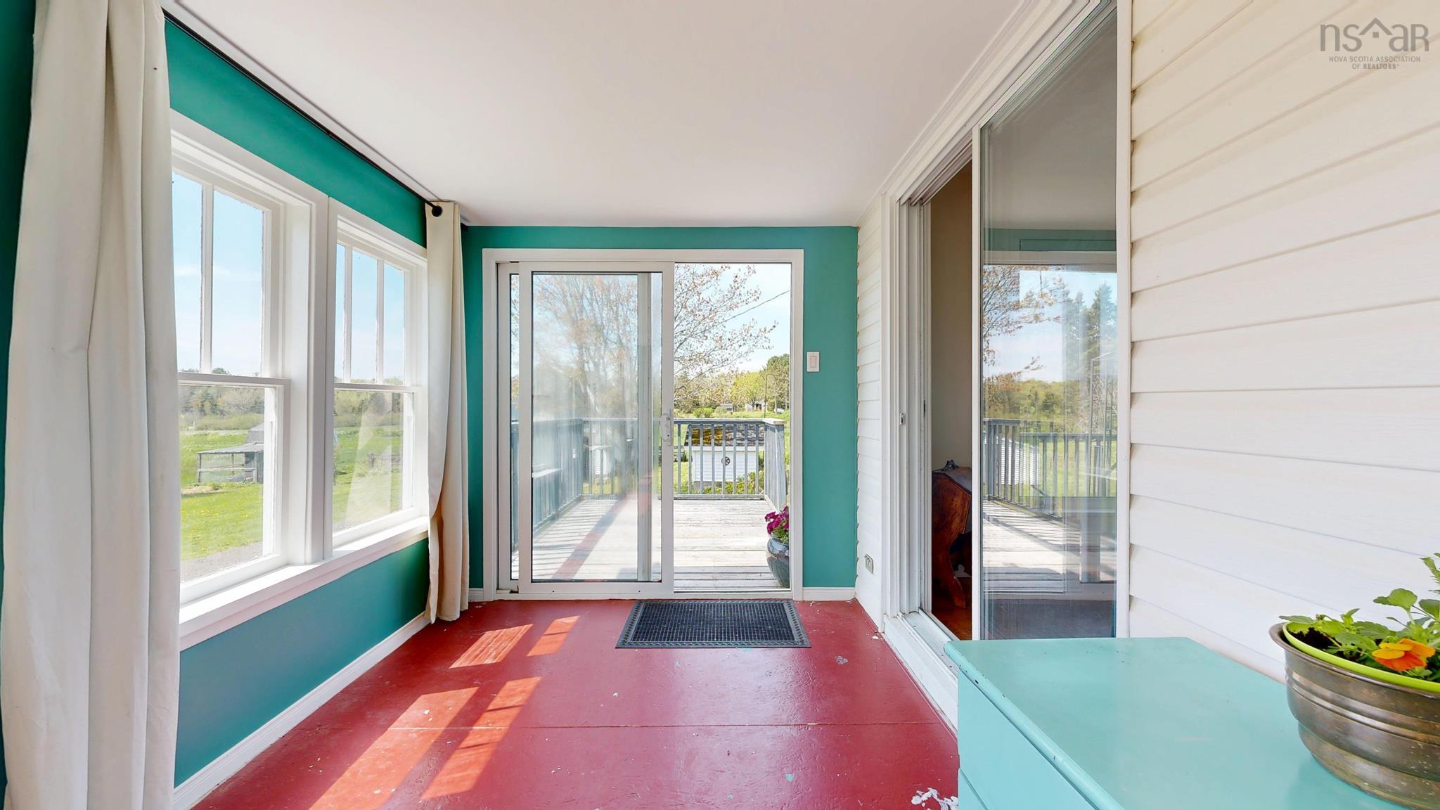 $450,000.00: 104 Clarence Road W, Beaconsfield