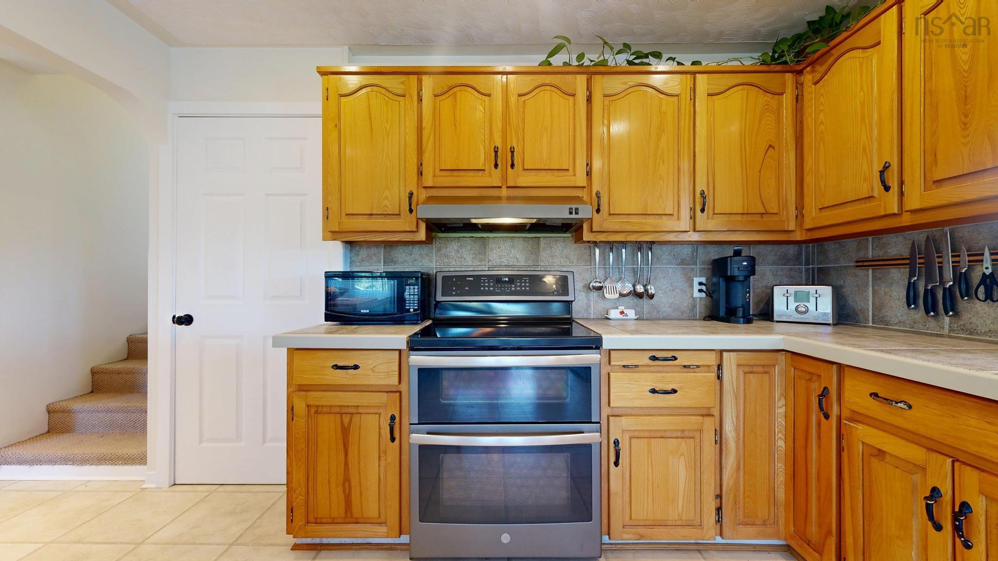 $450,000.00: 104 Clarence Road W, Beaconsfield