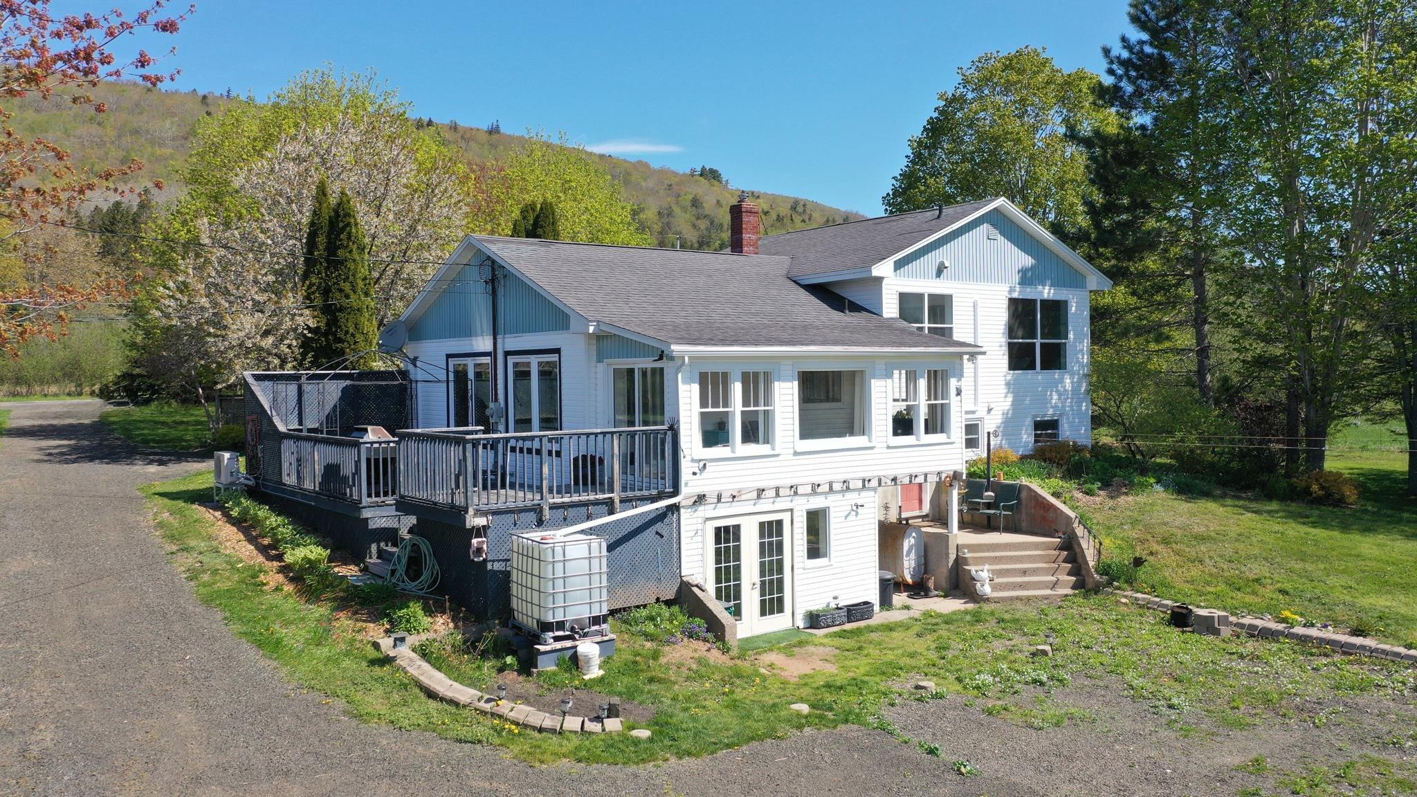 $450,000.00: 104 Clarence Road W, Beaconsfield