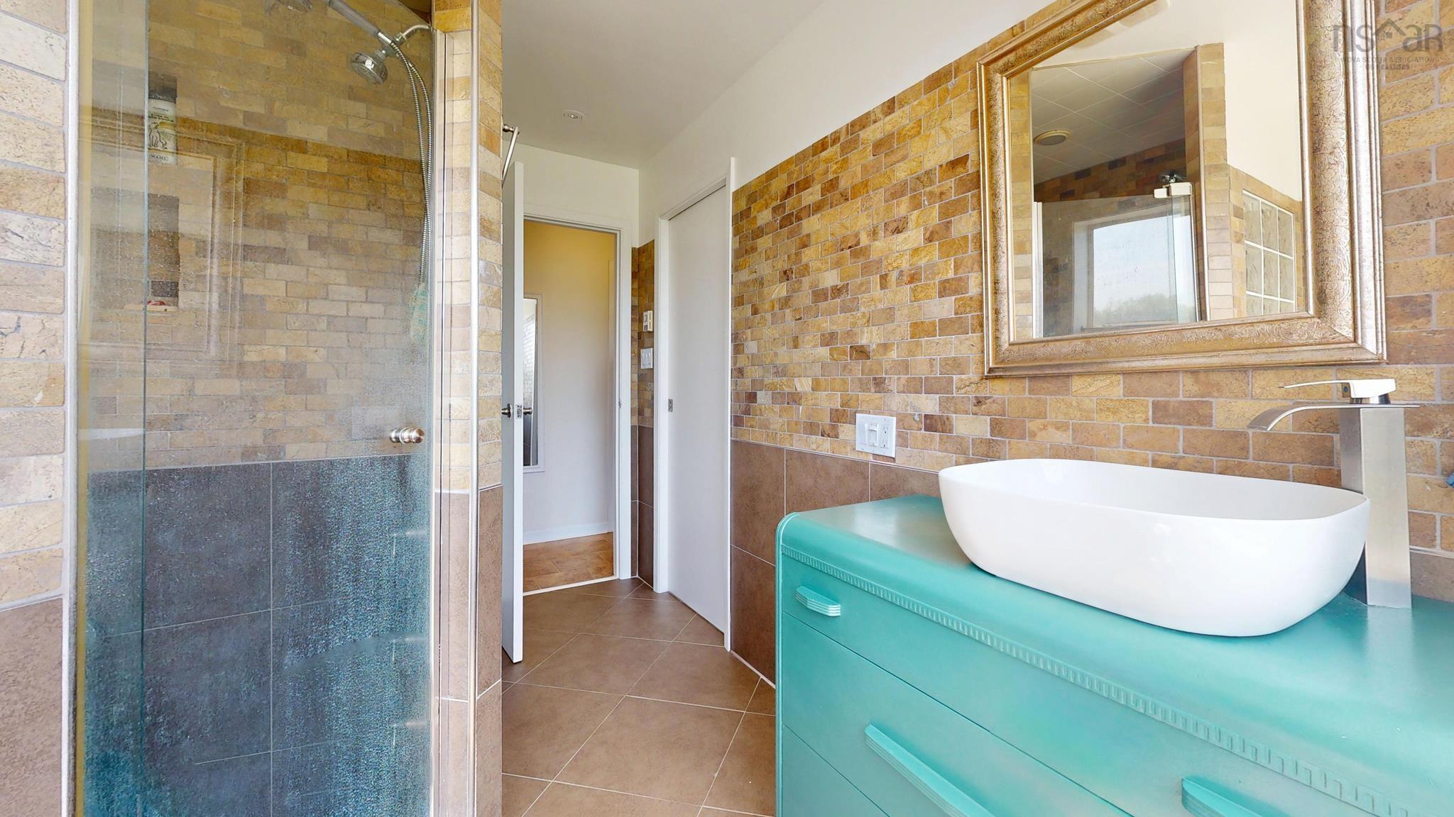 $450,000.00: 104 Clarence Road W, Beaconsfield