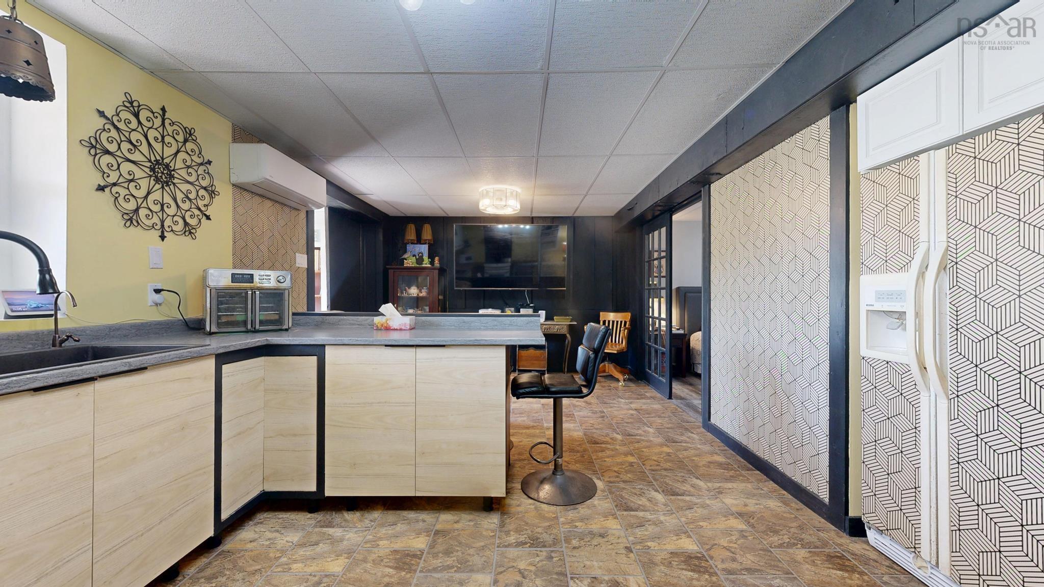 $450,000.00: 104 Clarence Road W, Beaconsfield