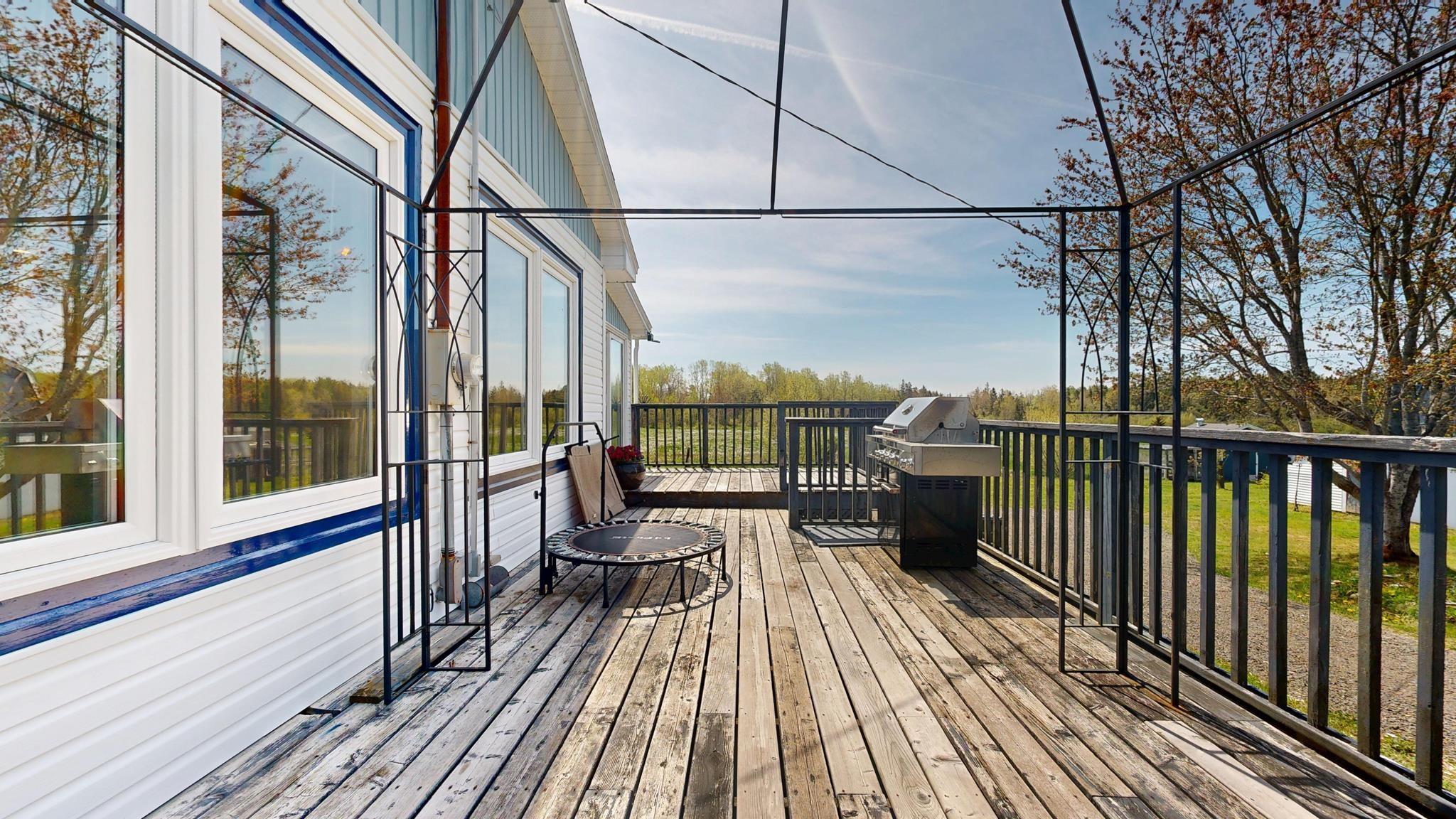 $450,000.00: 104 Clarence Road W, Beaconsfield