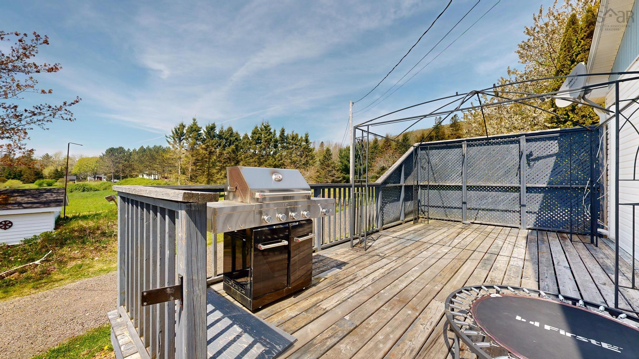 $450,000.00: 104 Clarence Road W, Beaconsfield