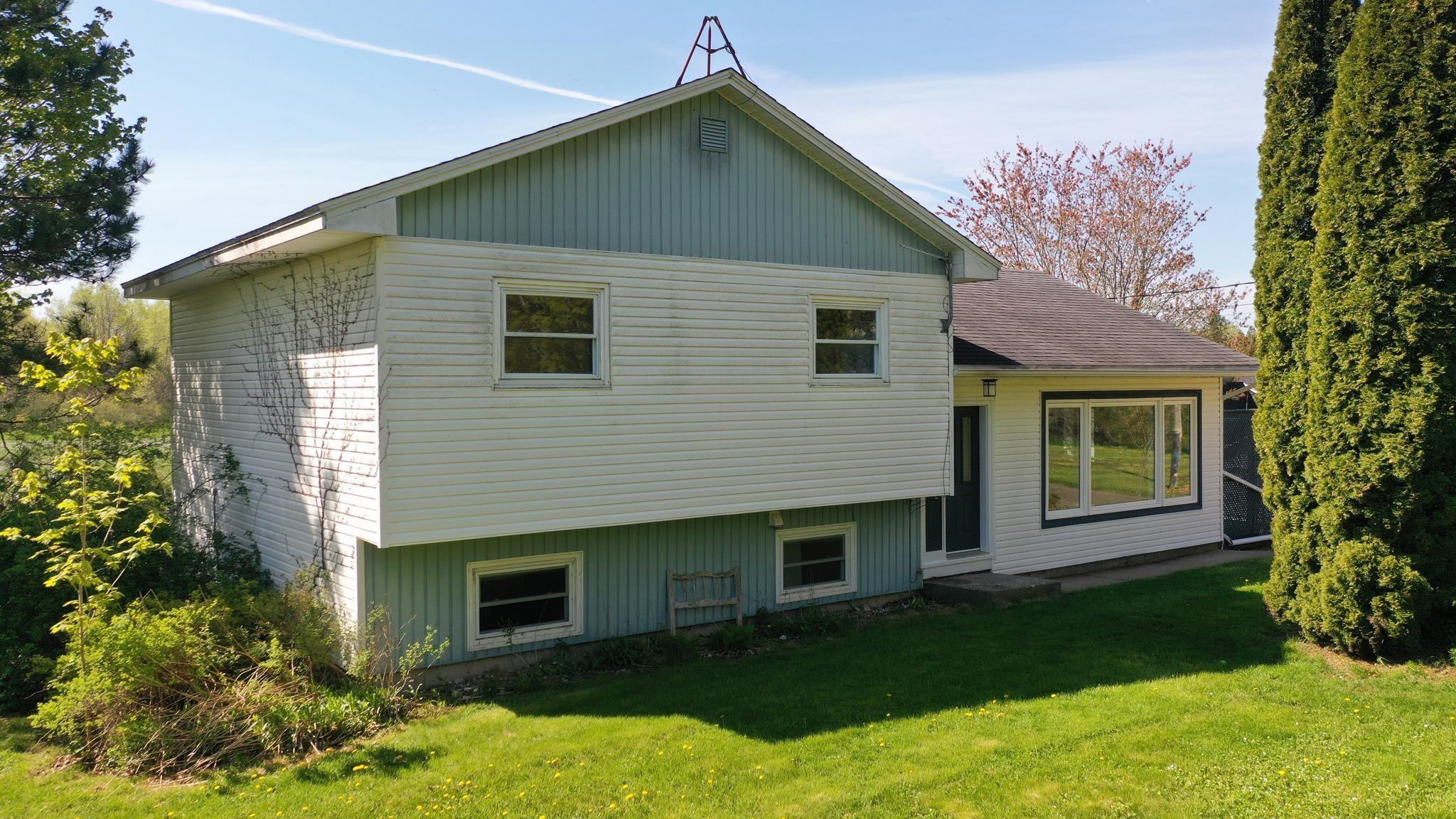 $450,000.00: 104 Clarence Road W, Beaconsfield