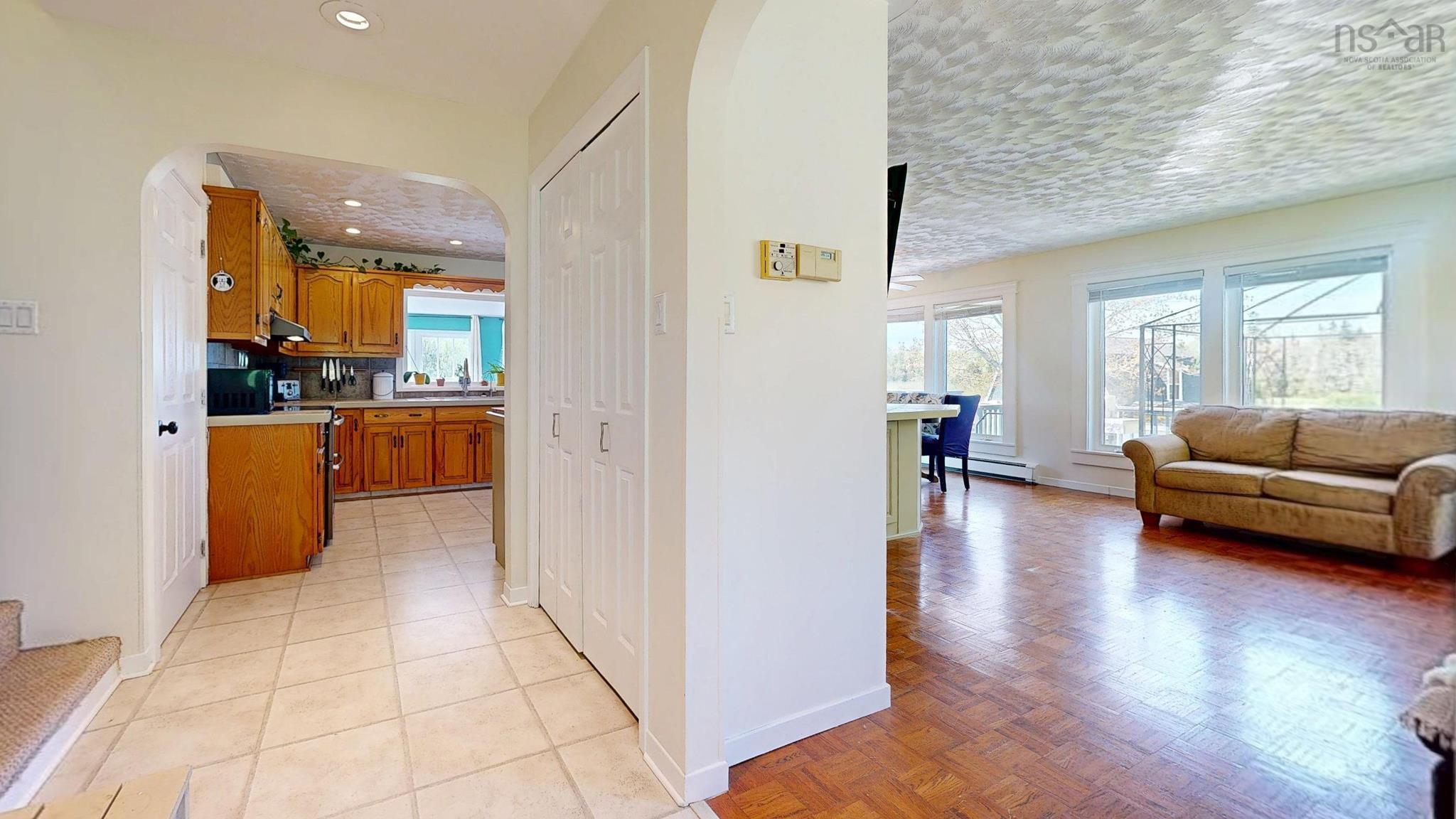 $450,000.00: 104 Clarence Road W, Beaconsfield