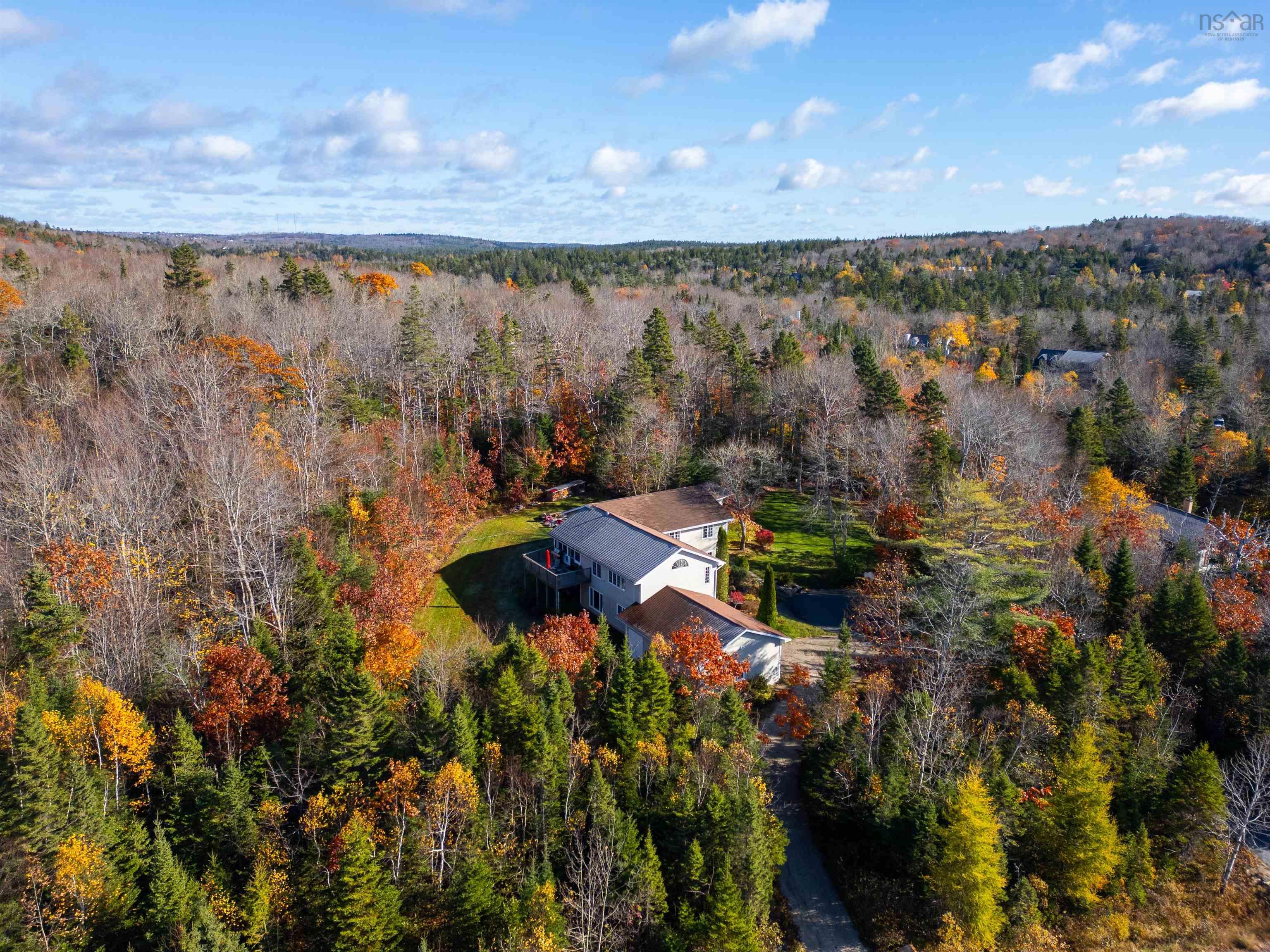 $829,900.00: 6 Sherwood Drive, Stillwater Lake