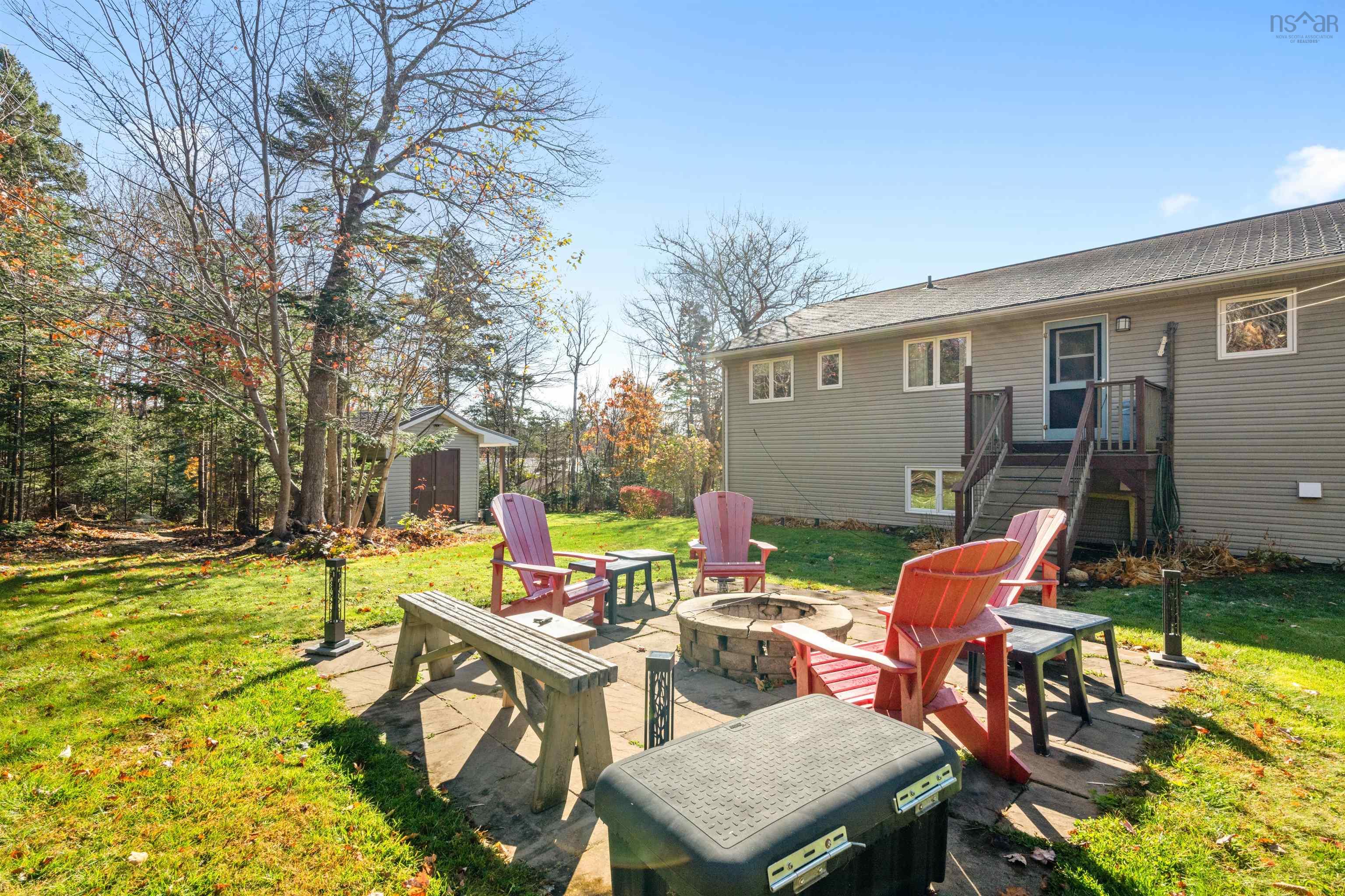 $829,900.00: 6 Sherwood Drive, Stillwater Lake