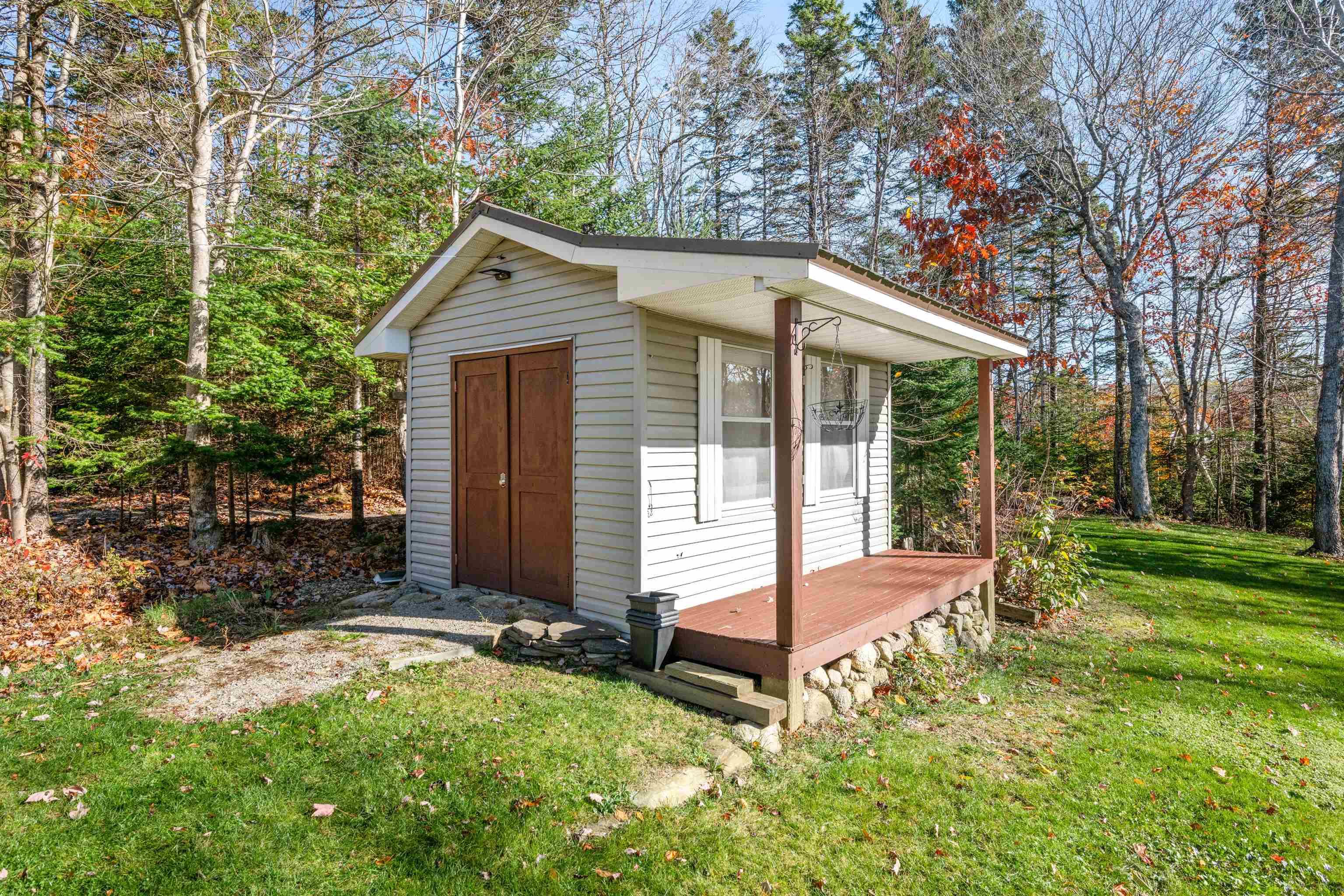 $829,900.00: 6 Sherwood Drive, Stillwater Lake
