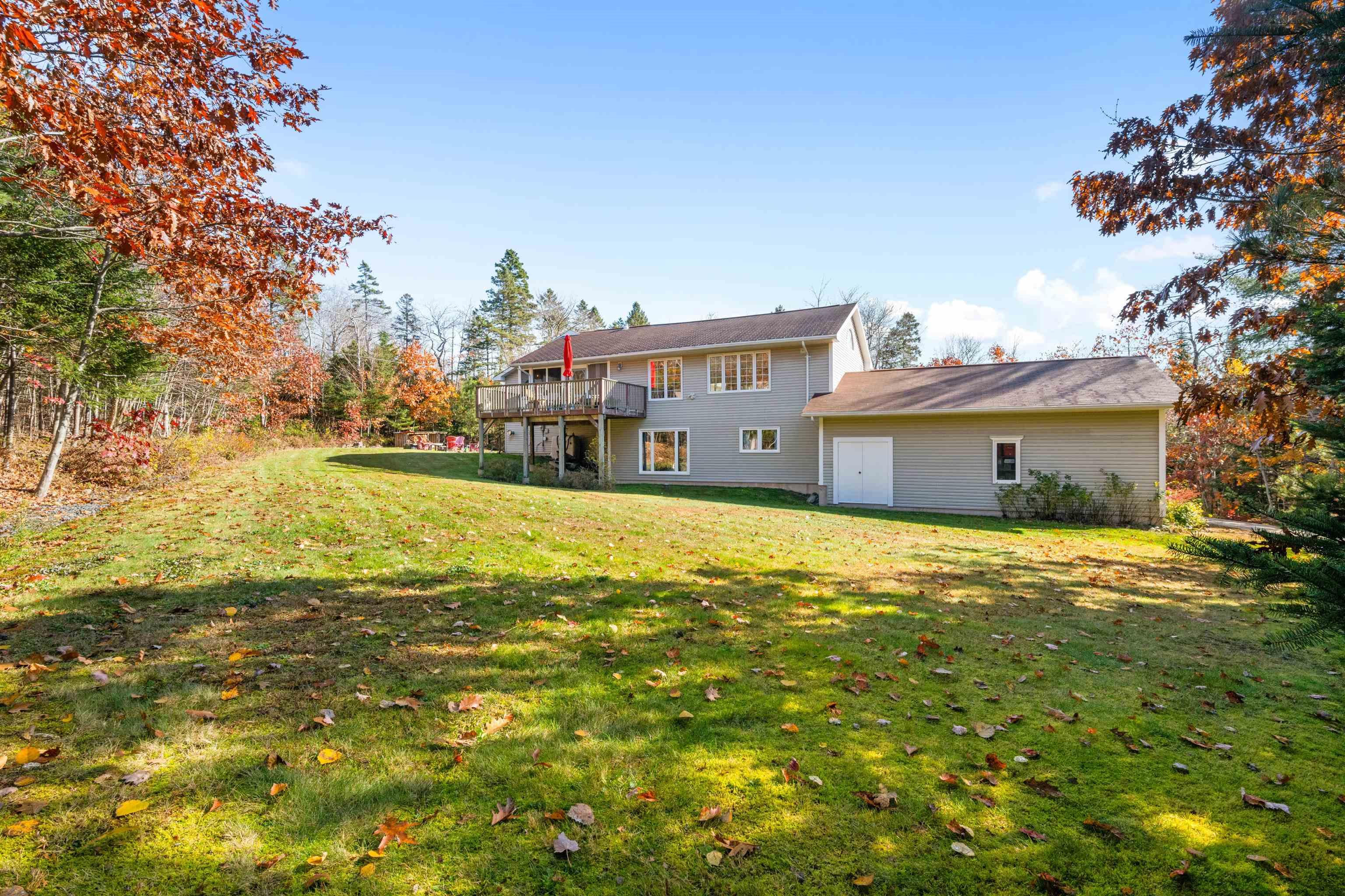 $829,900.00: 6 Sherwood Drive, Stillwater Lake