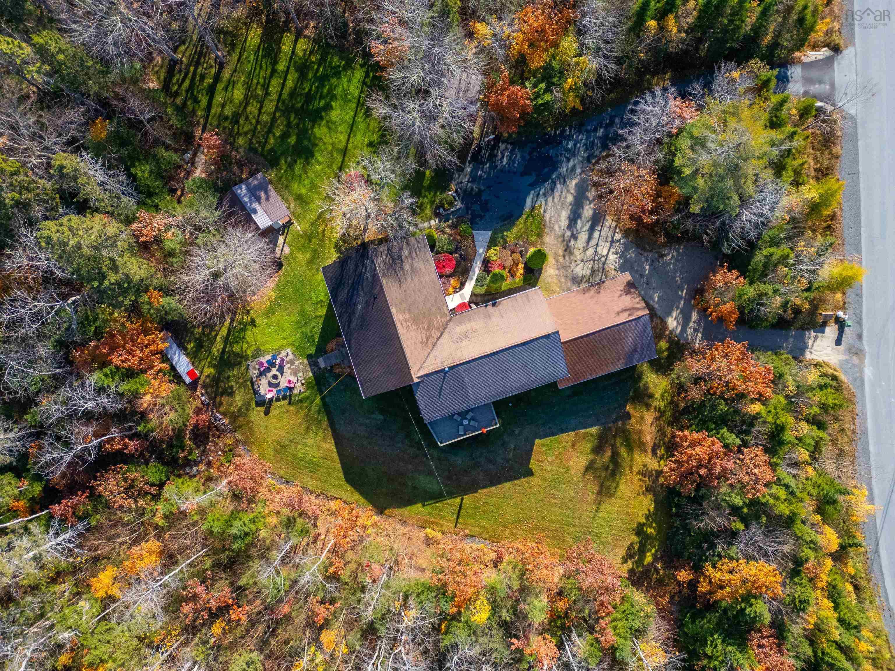 $829,900.00: 6 Sherwood Drive, Stillwater Lake