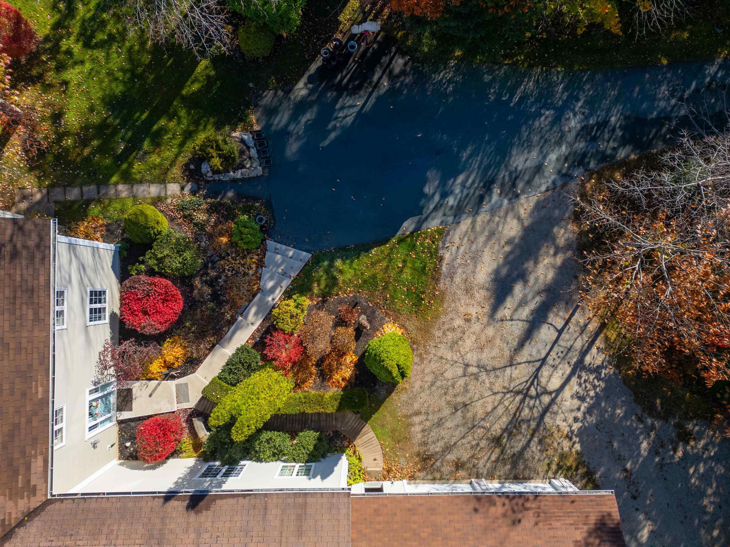 $829,900.00: 6 Sherwood Drive, Stillwater Lake