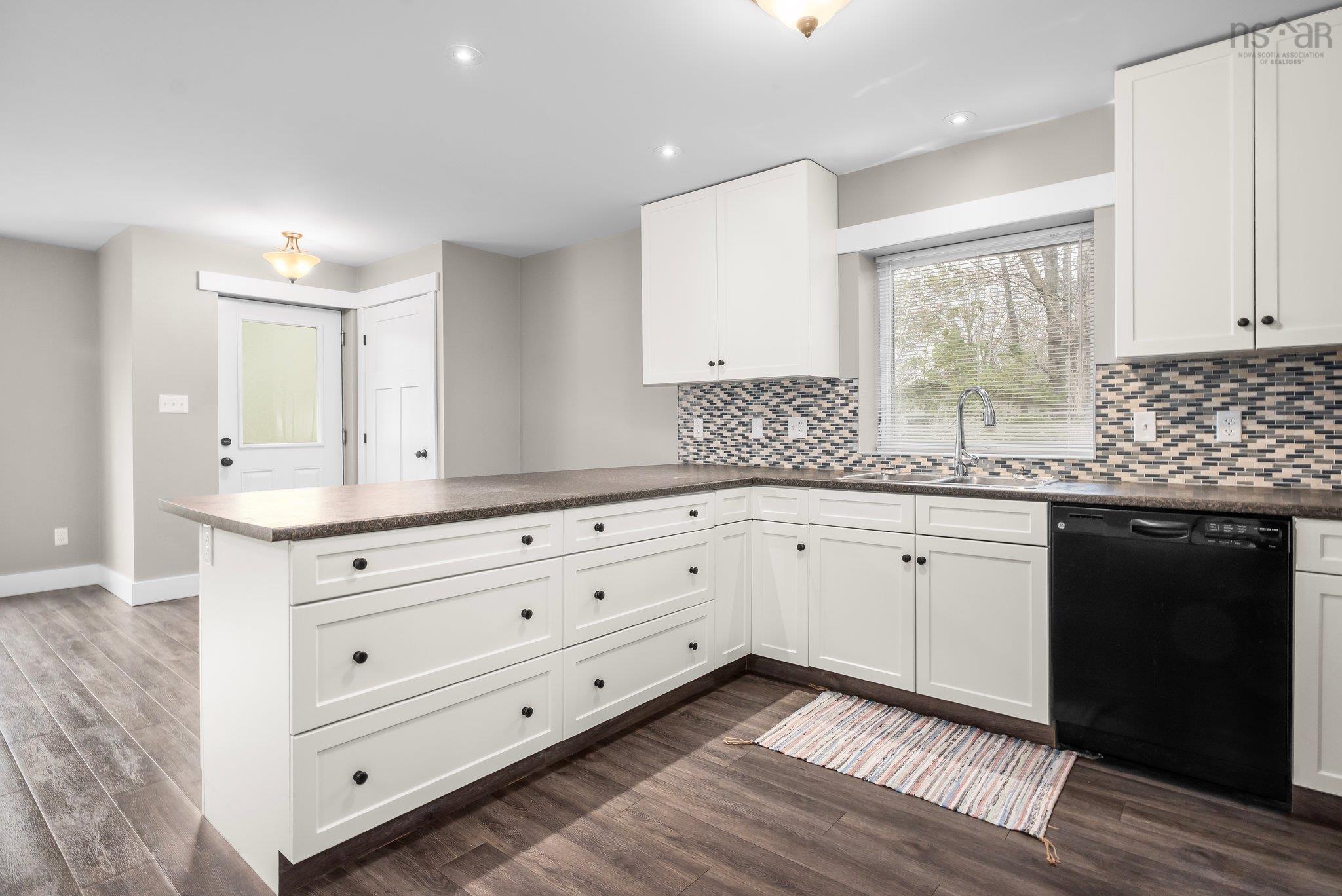 $514,900.00: 392 Rocky Lake Drive, Bedford
