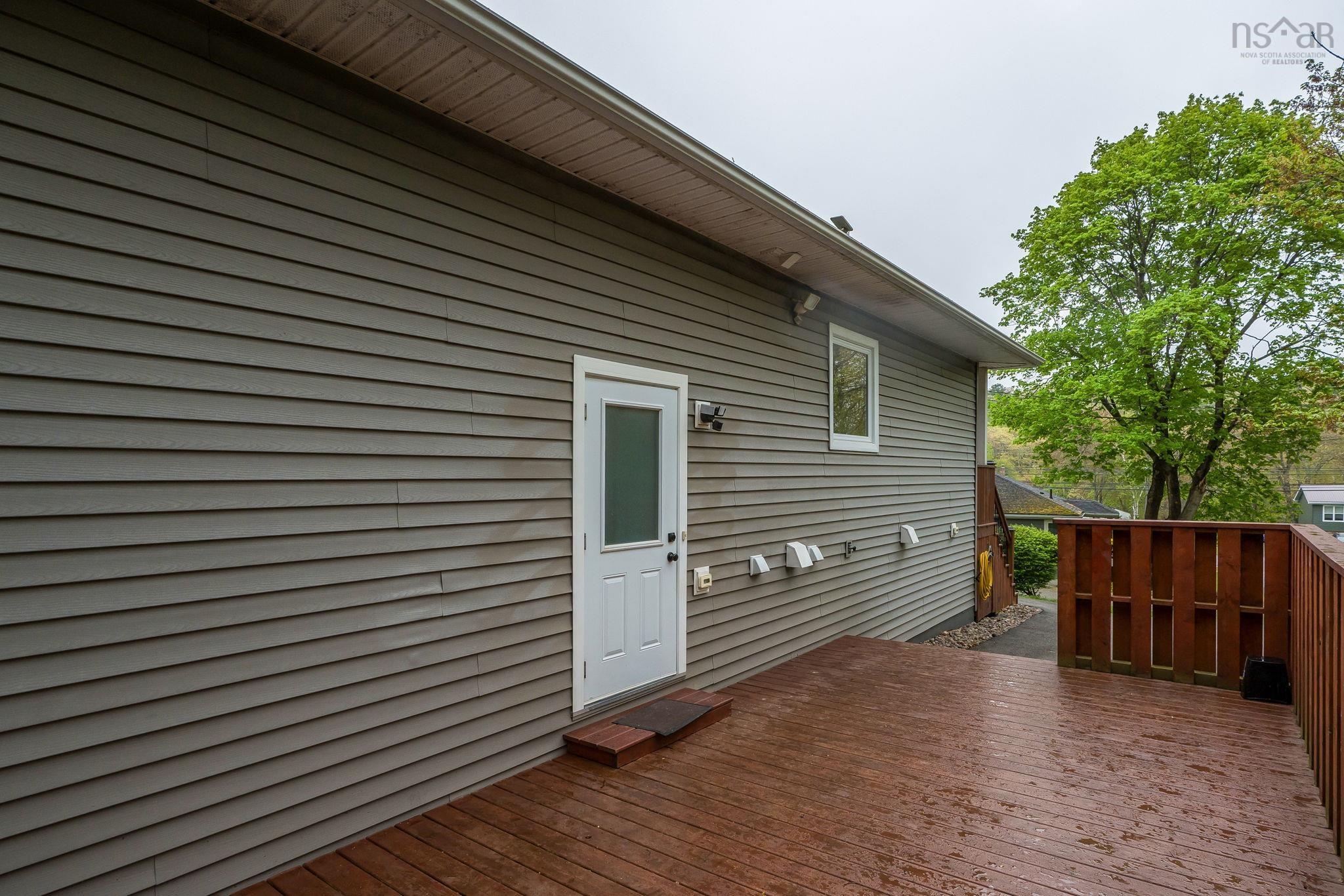 $514,900.00: 392 Rocky Lake Drive, Bedford