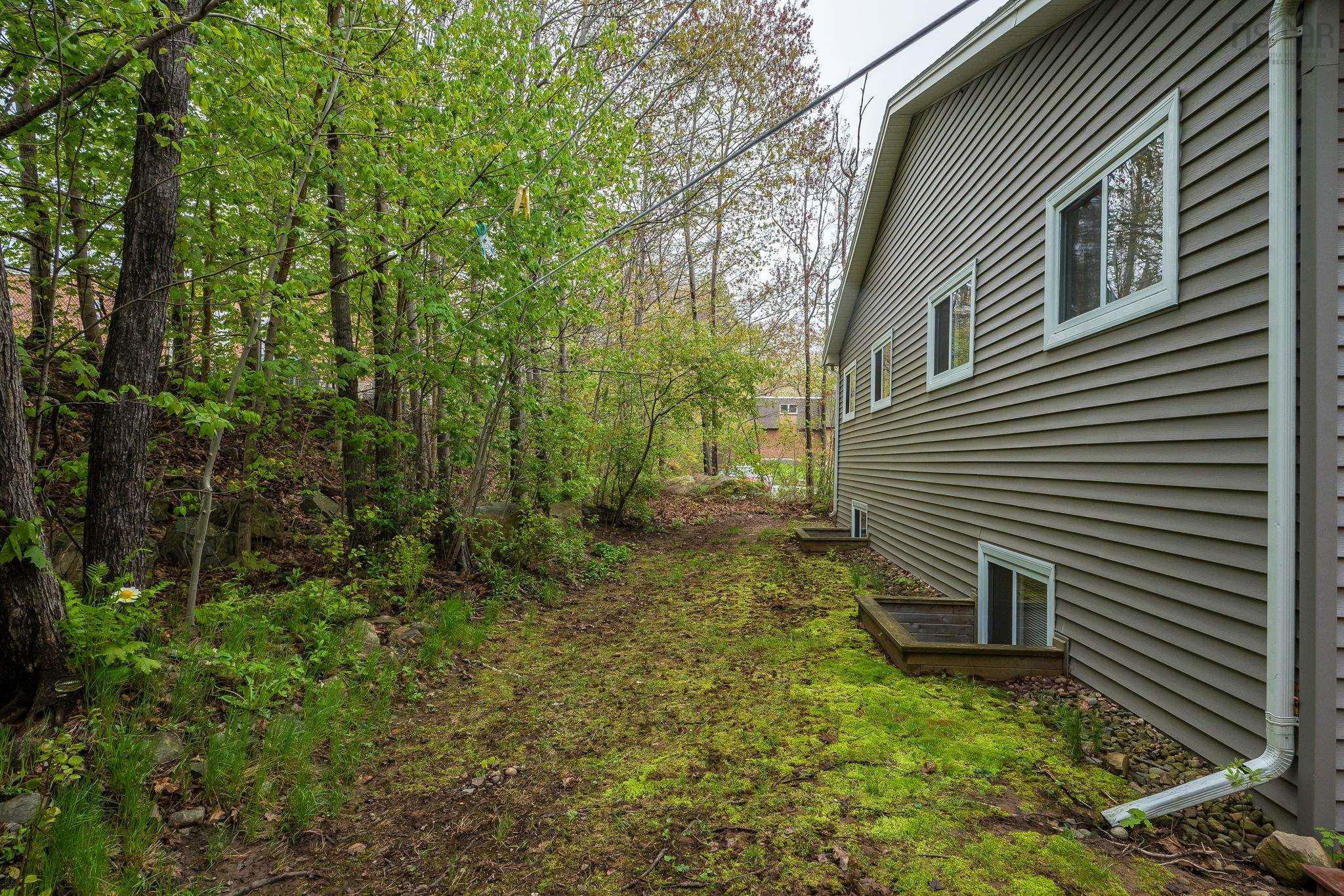$514,900.00: 392 Rocky Lake Drive, Bedford